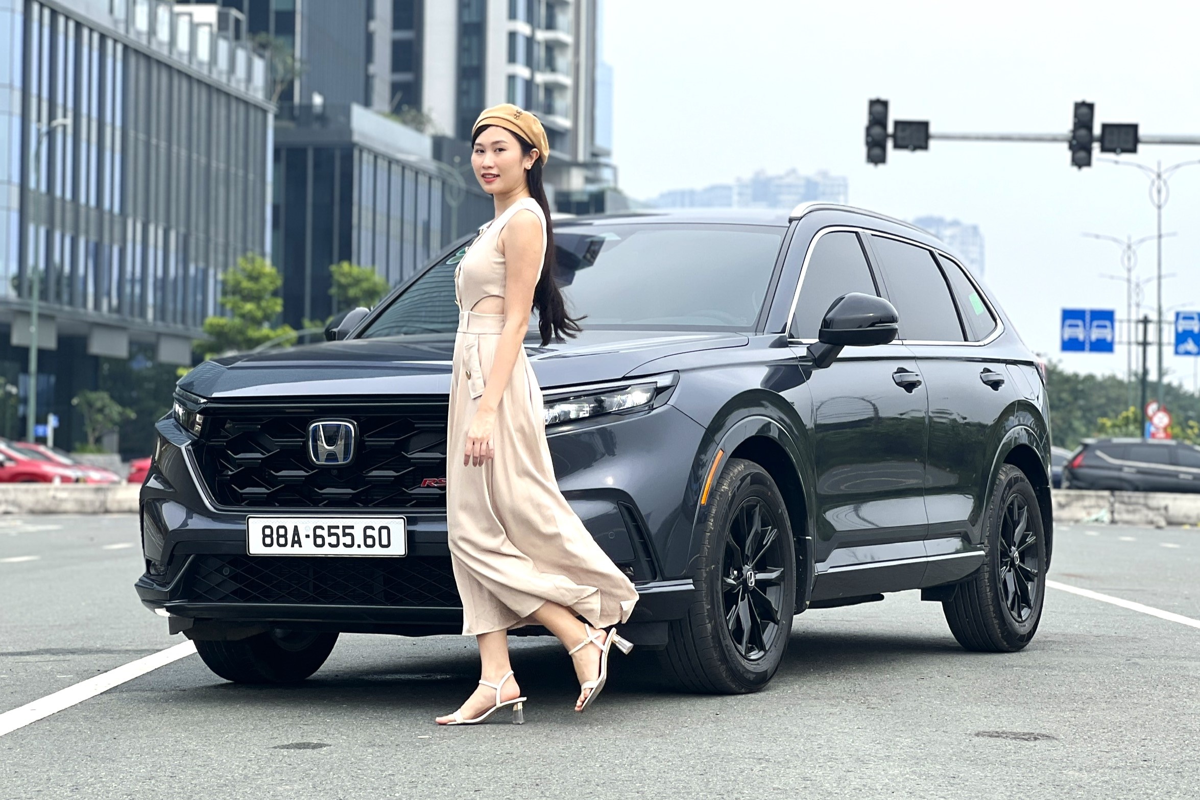 Trai nghiem CR-V Hybrid 2023: Gia khong re nhung dang de thu hinh anh