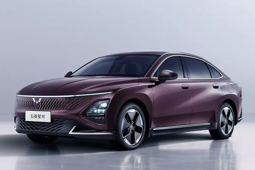 Wuling ra mat mau sedan dau tien, co bien the thuan dien hinh anh