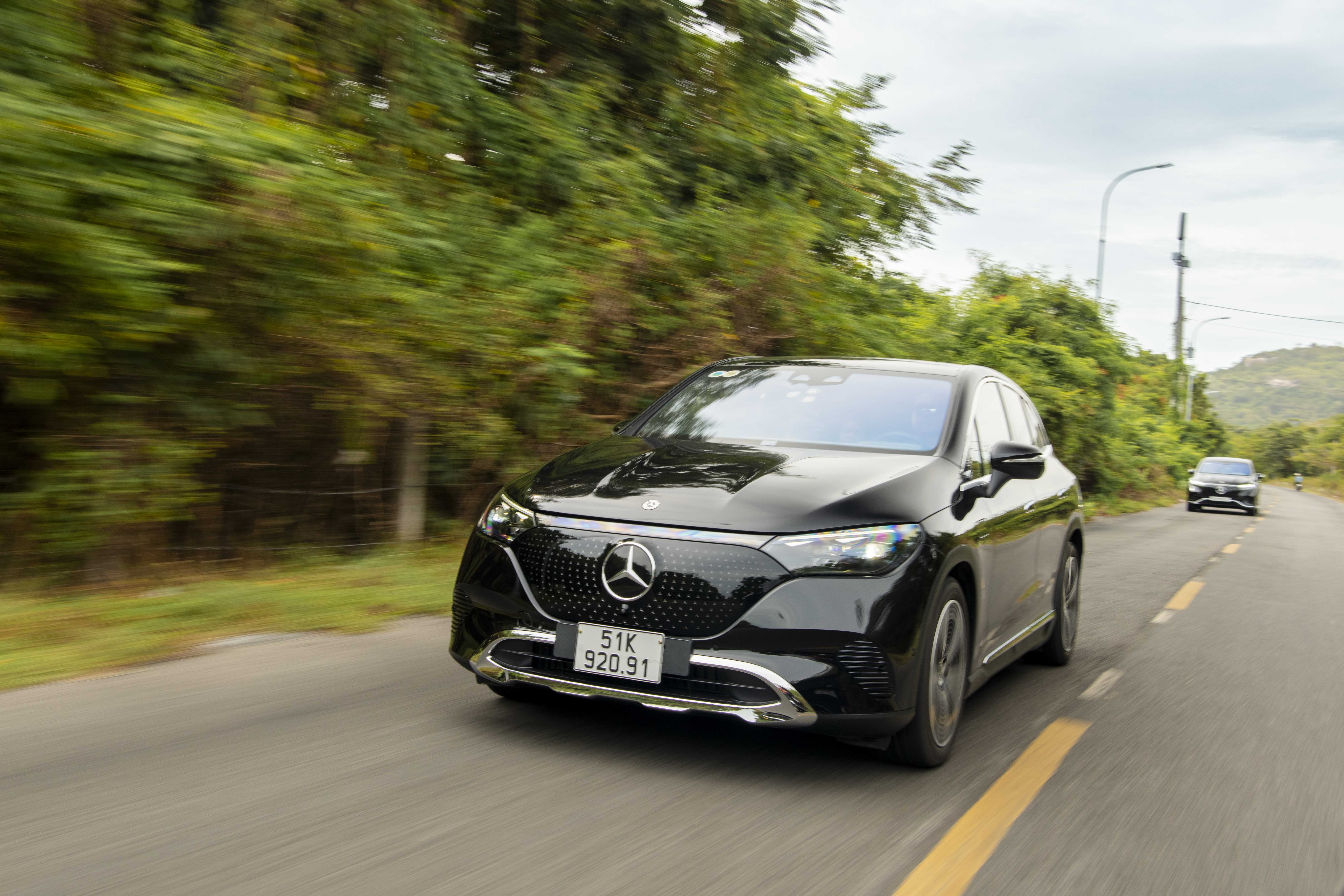 Danh gia Mercedes-Benz EQE SUV anh 1