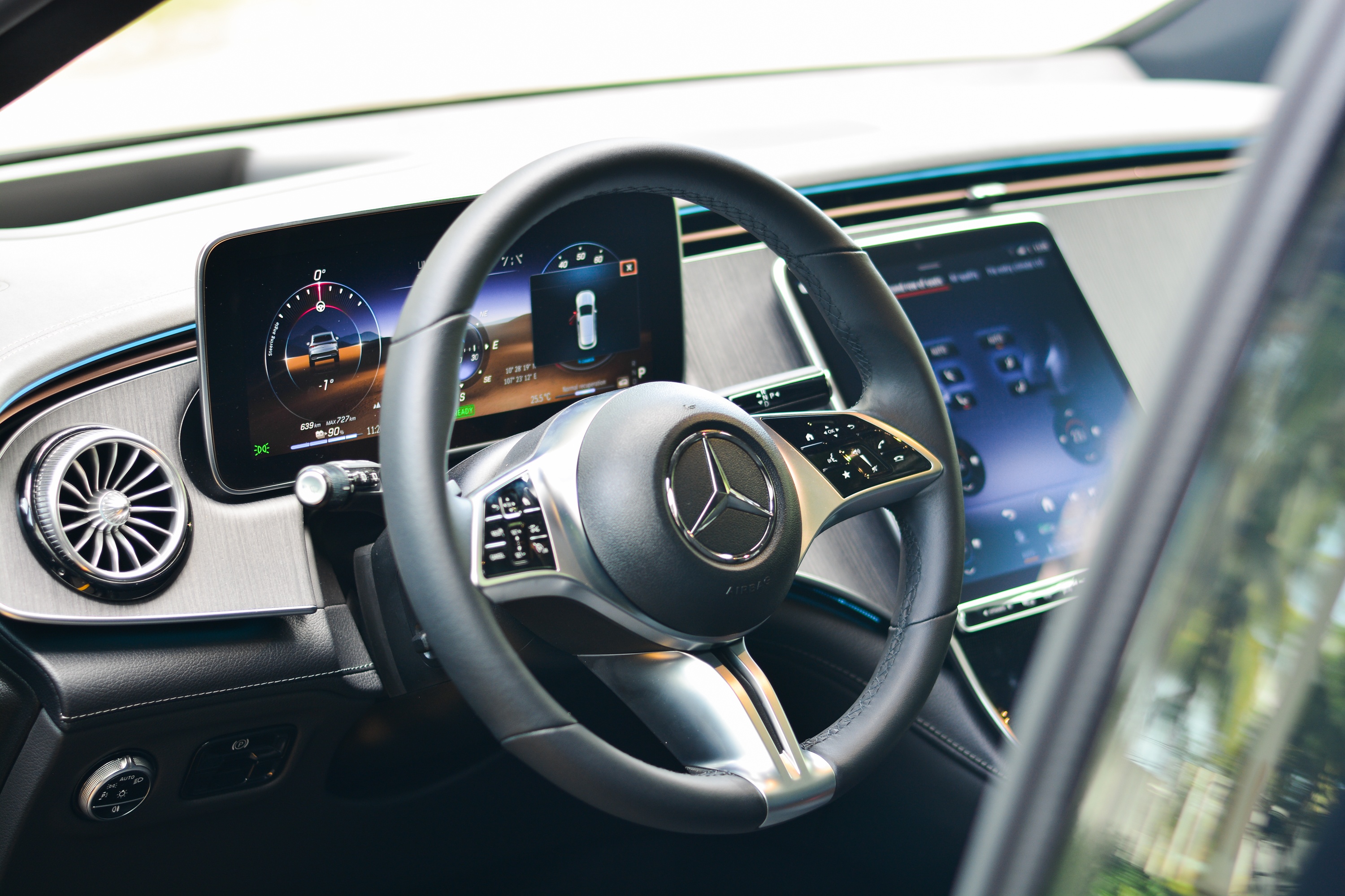 Chi tiết Mercedes-Benz EQE SUV ảnh 10 Chi tiet Mercedes-Benz EQE SUV anh 10