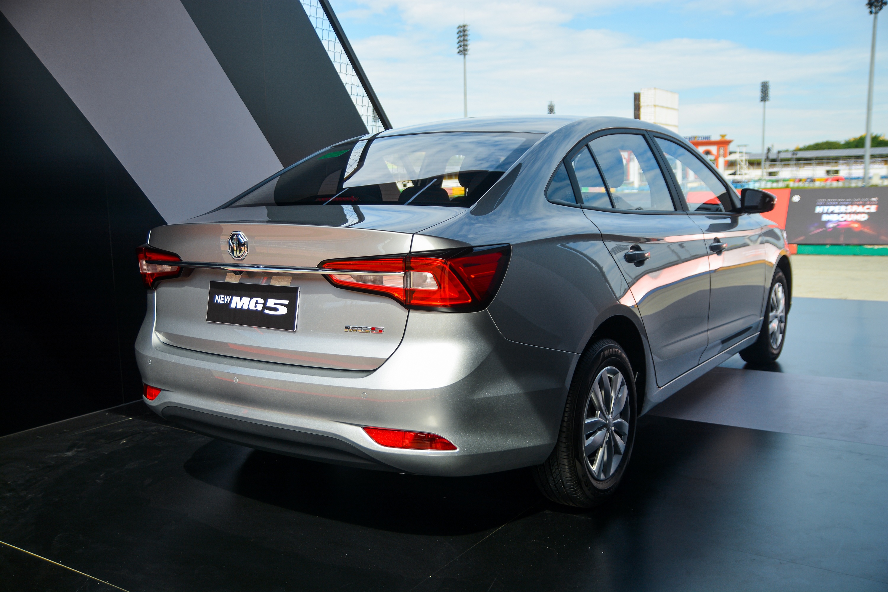 Trang bi tren New MG5 anh 9