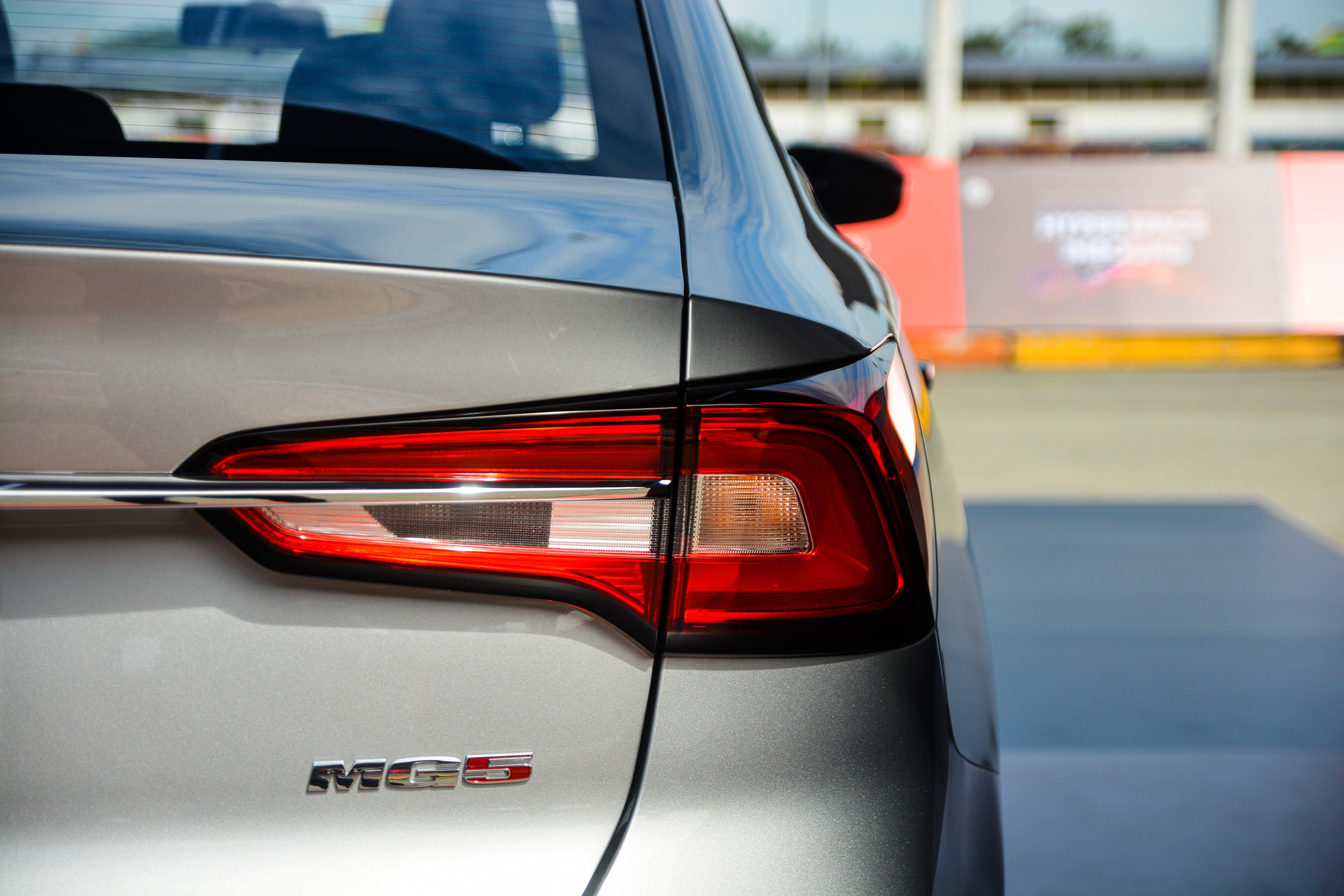 Trang bi tren New MG5 anh 4