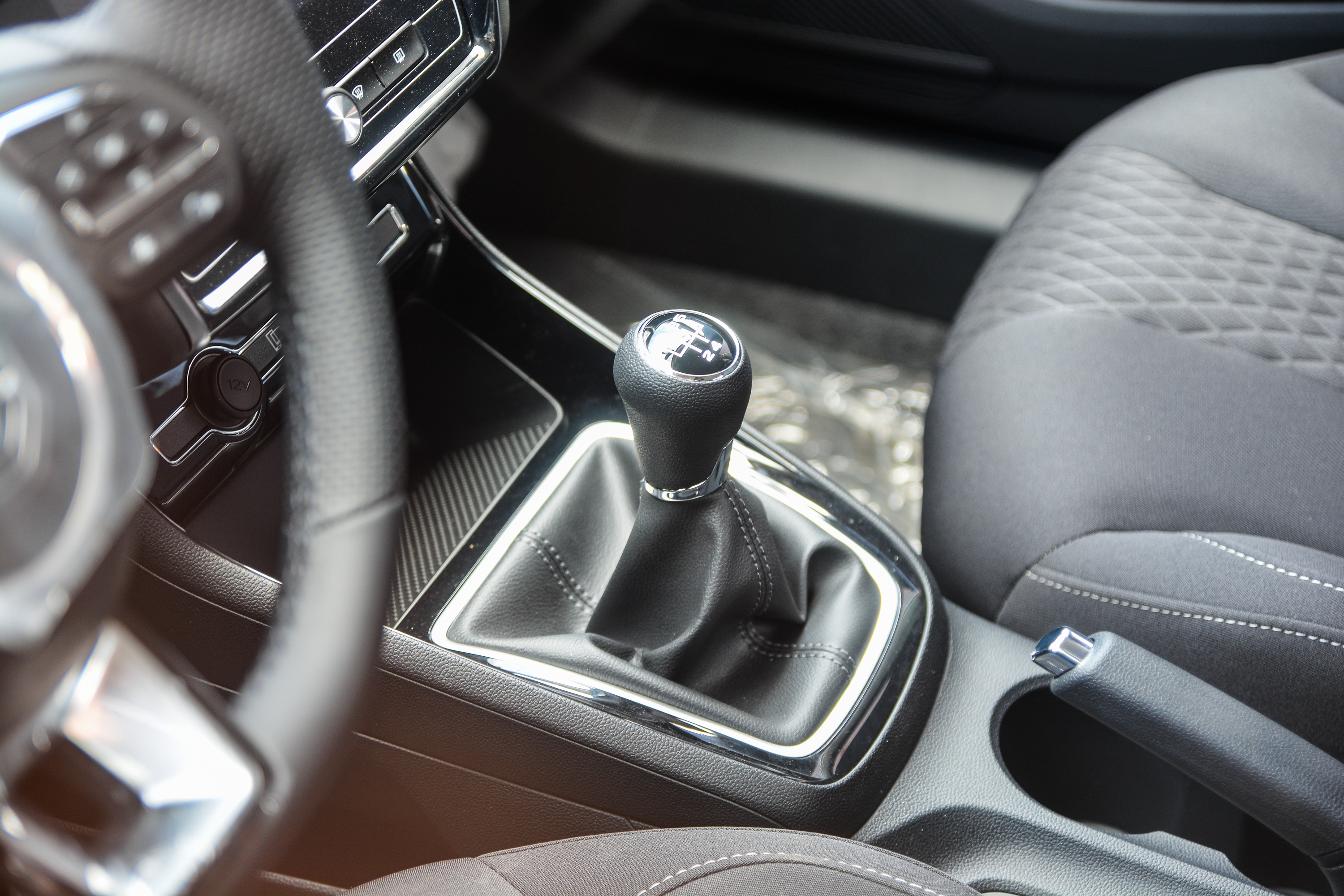 Trang bi tren New MG5 anh 7