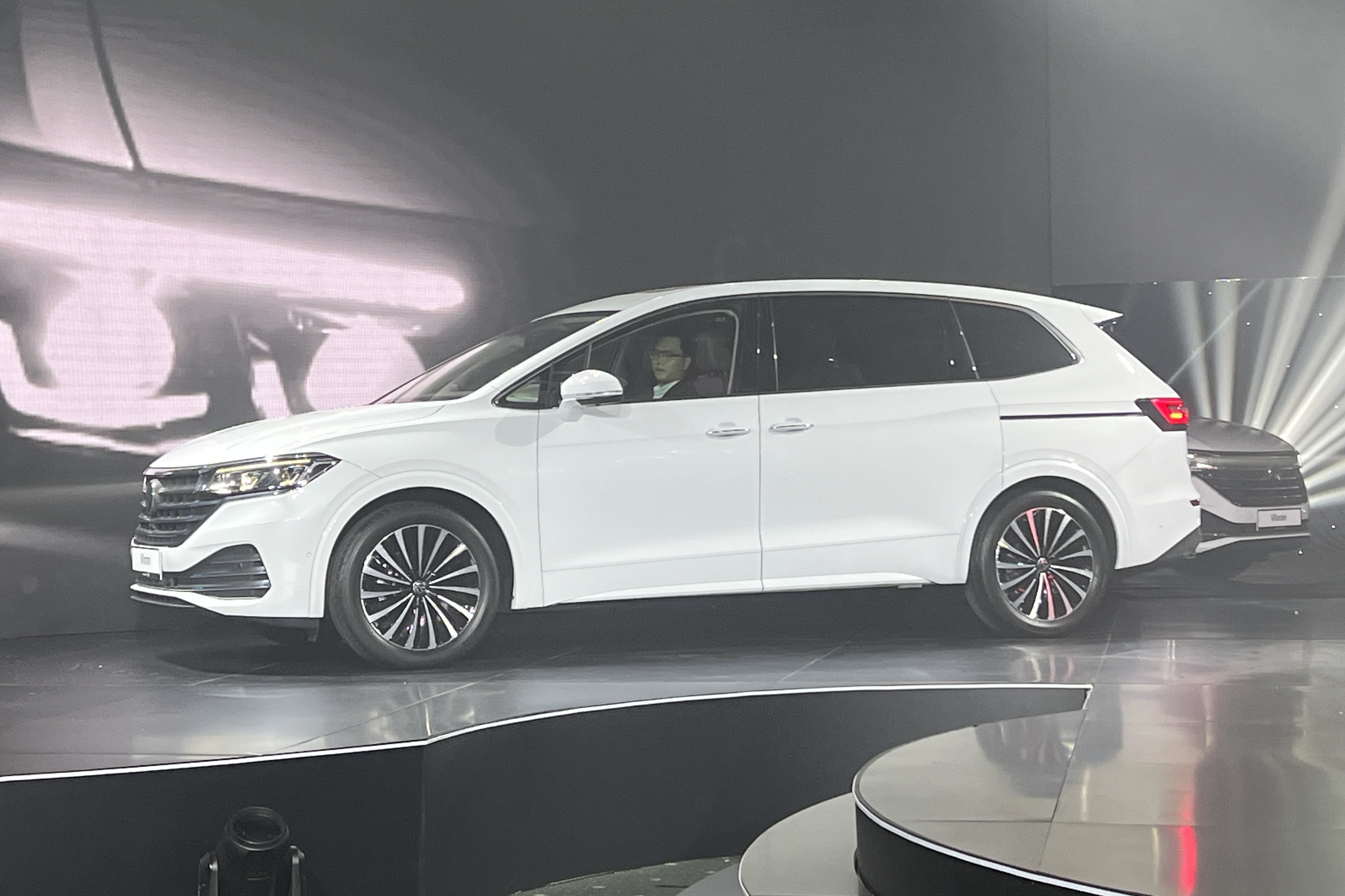 Volkswagen Viloran ra mắt ảnh 1 Volkswagen Viloran ra mat anh 1