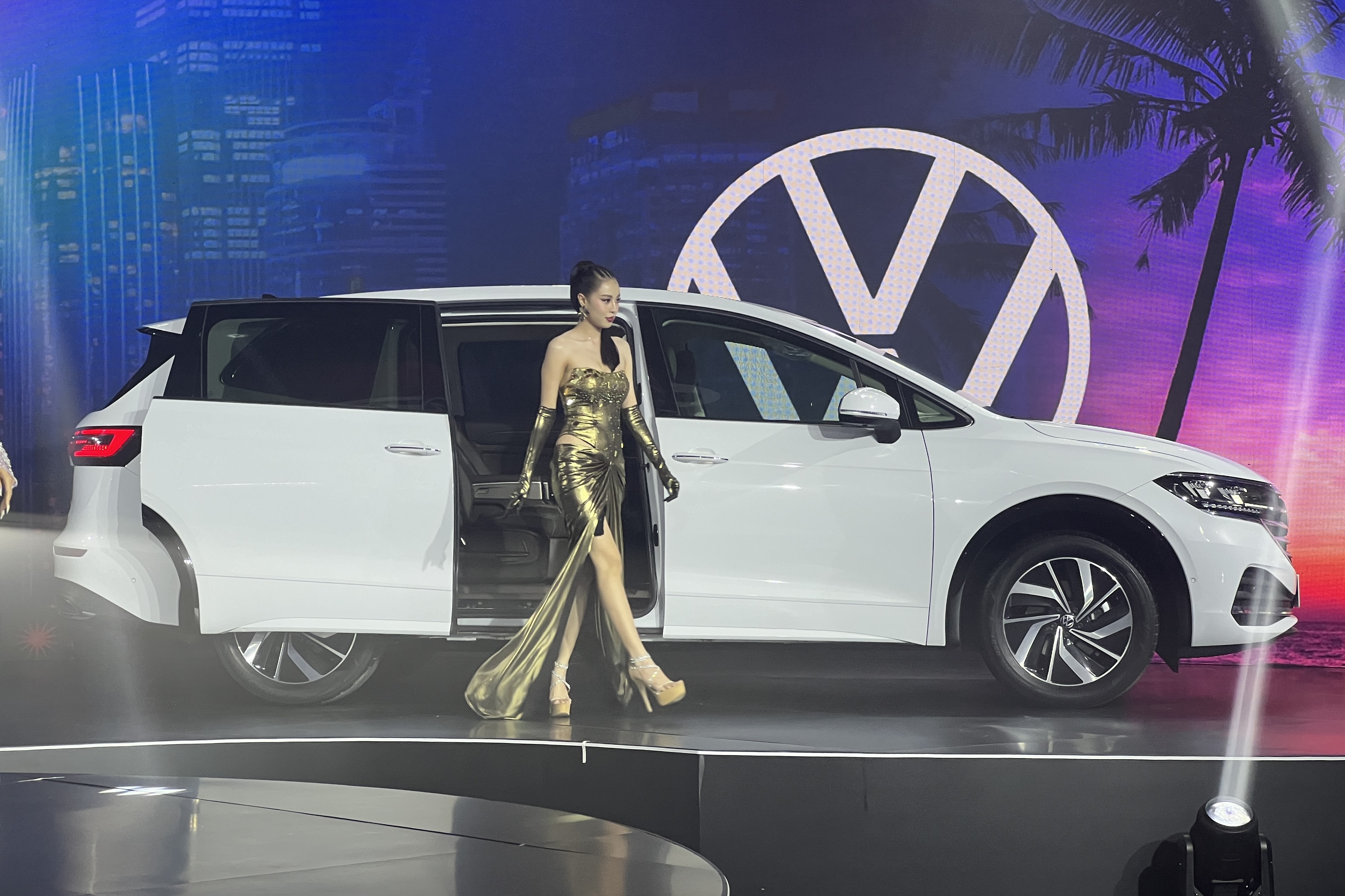 Volkswagen Viloran ra mắt ảnh 4 Volkswagen Viloran ra mat anh 4
