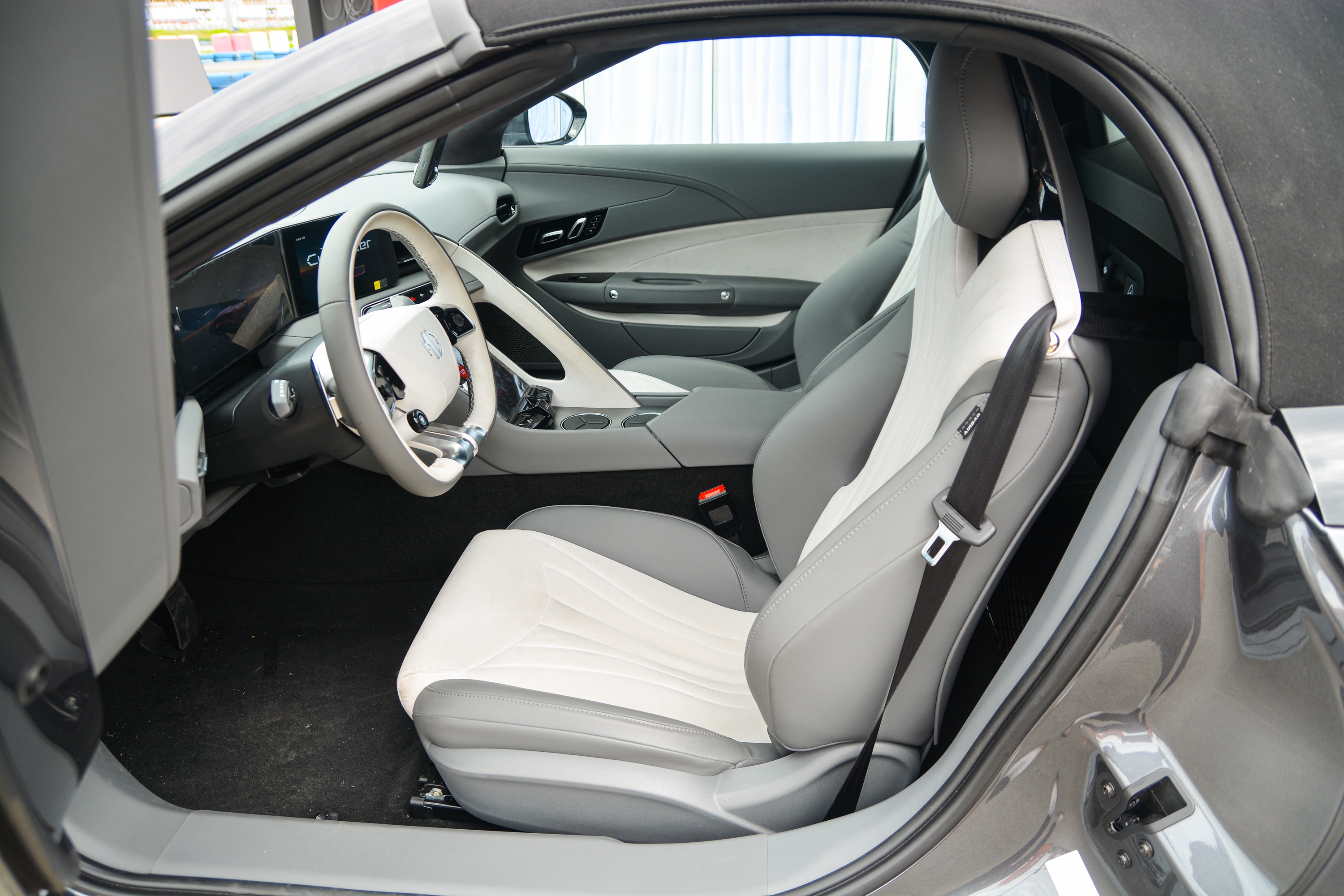 sieu xe dien MG Cyberster anh 8