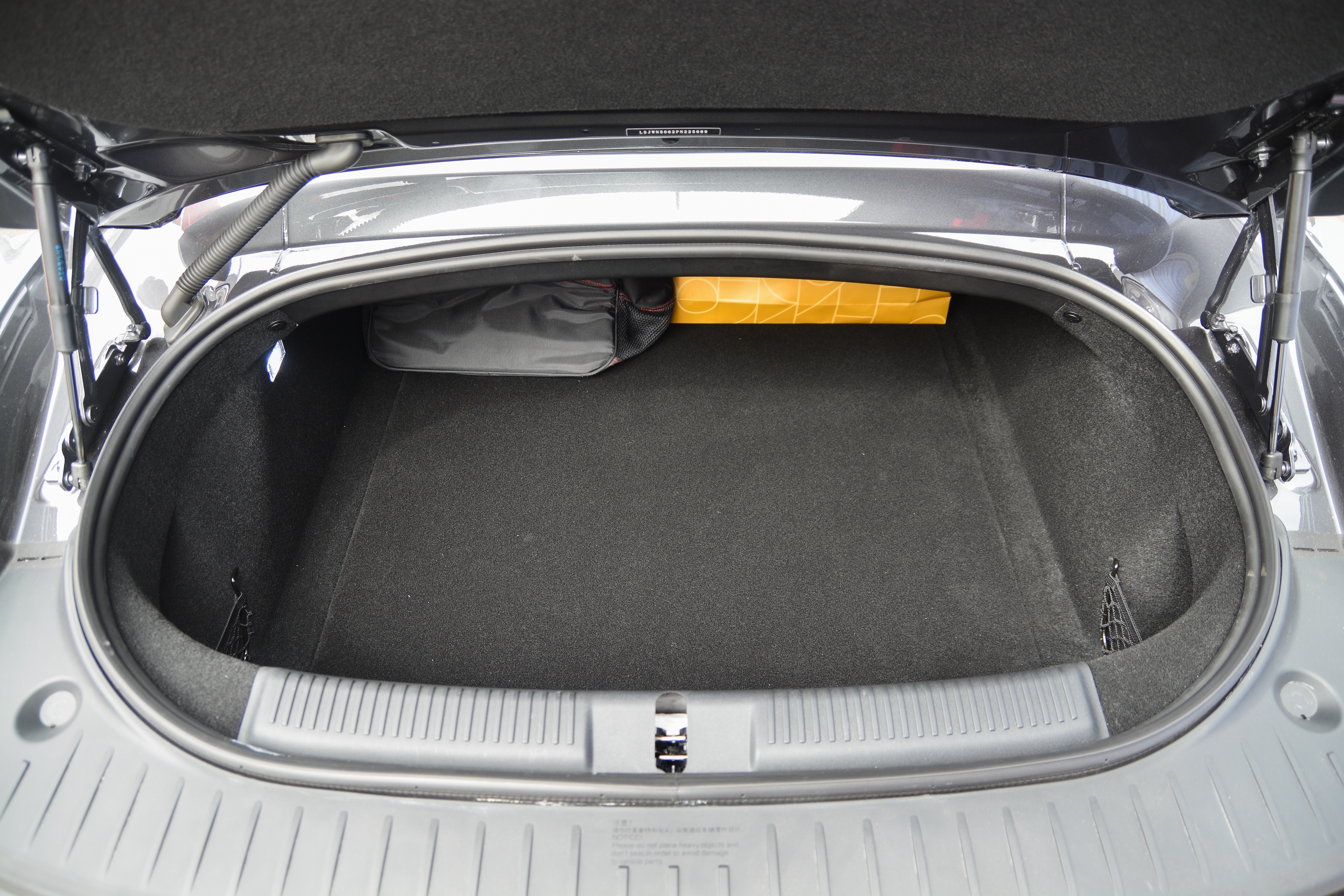 sieu xe dien MG Cyberster anh 7