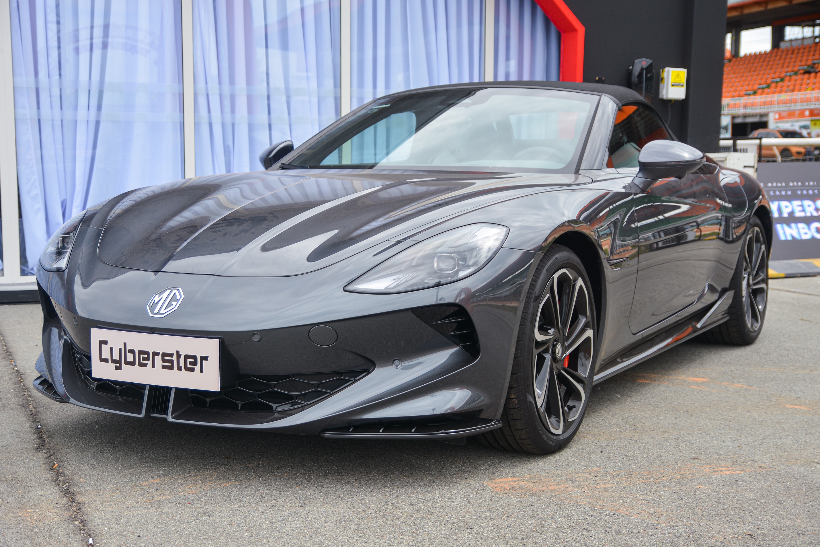 Can canh sieu xe dien MG Cyberster tai Viet Nam hinh anh