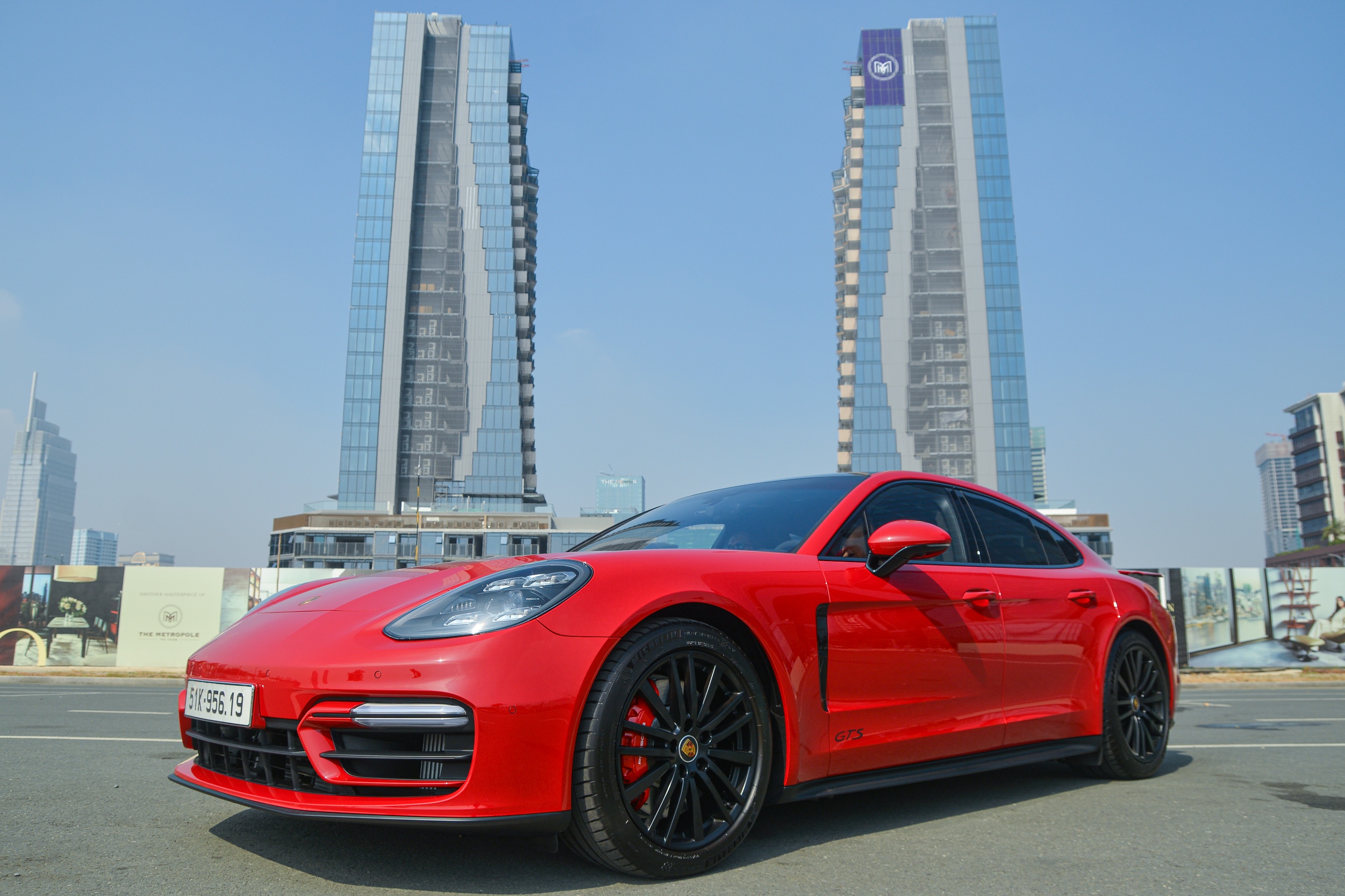 Porsche Panamera GTS - neu ca gia dinh thich xe 'dua' hinh anh