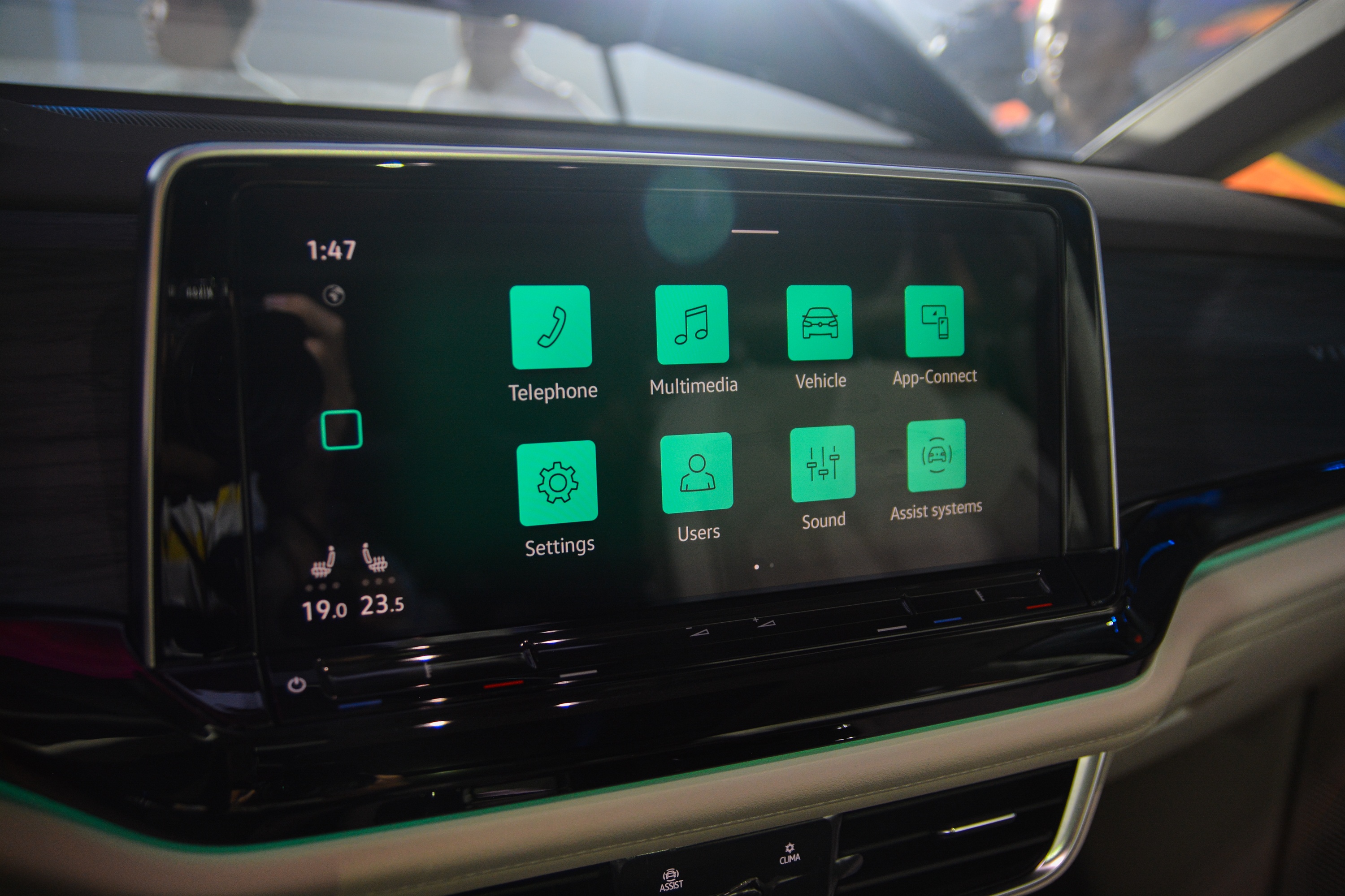 Volkswagen Viloran ban dat nhat anh 11