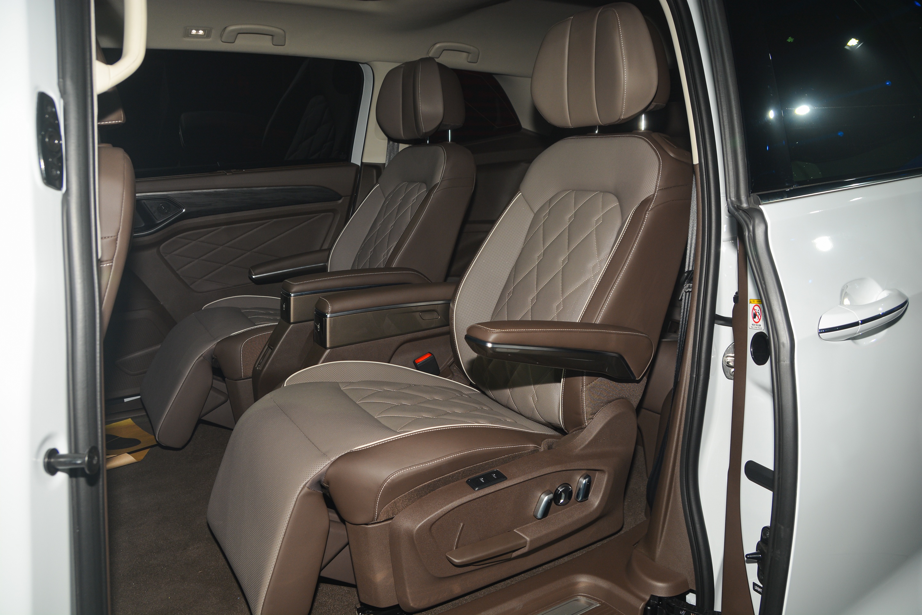 Volkswagen Viloran ban dat nhat anh 6