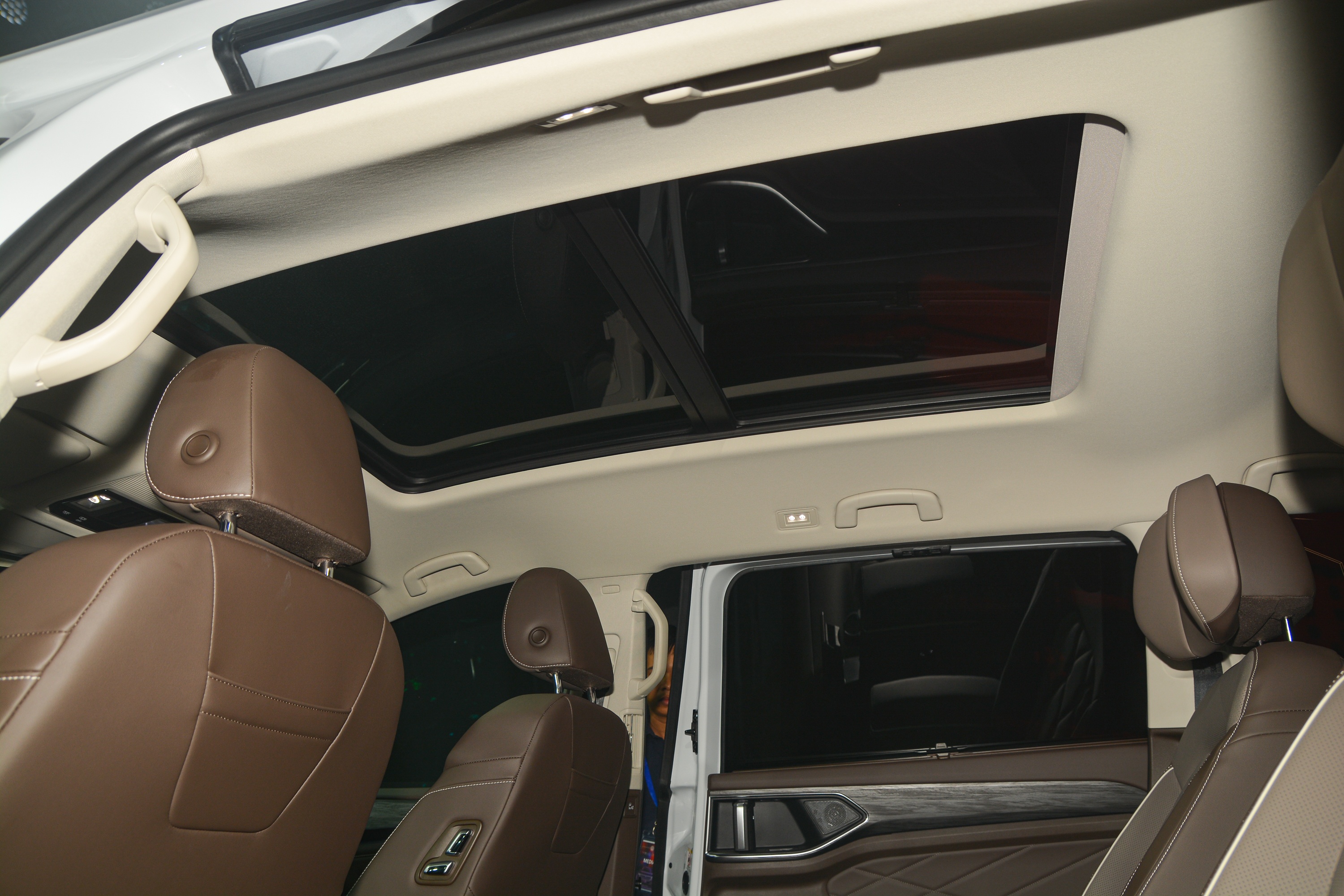 Volkswagen Viloran 2024: Tuyệt Tác MPV Sang Trọng Hạng Thương Gia - Định Hình Phong Cách Sống 6 Volkswagen Viloran znews 19