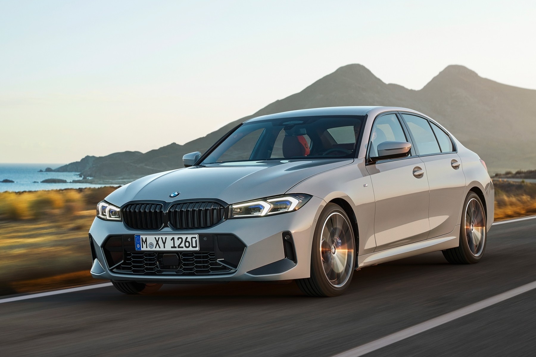 BMW ConnectedDrive co mat tai Viet Nam, dung smartphone thay chia khoa hinh anh