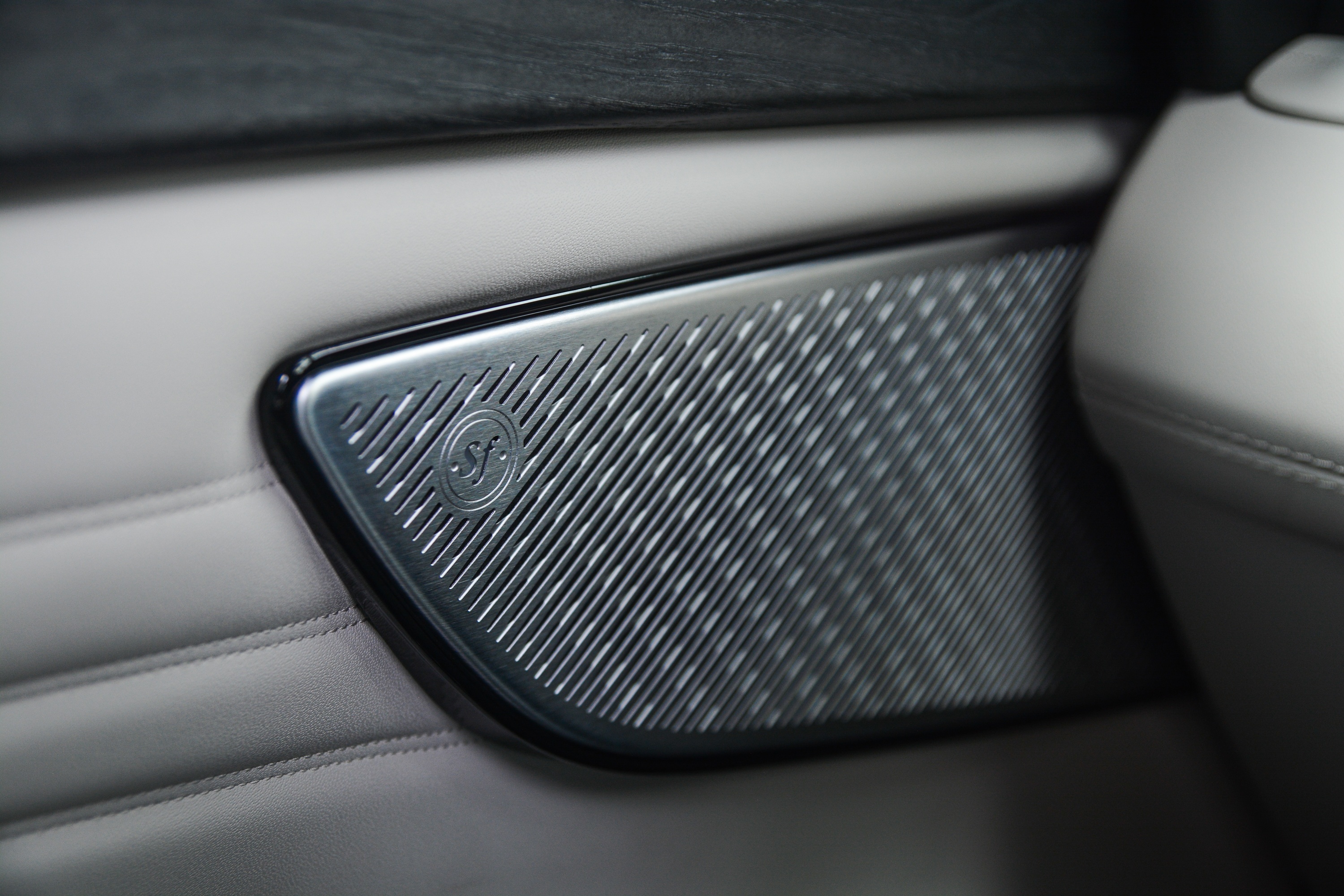 Can canh Maserati Grecale GT anh 19