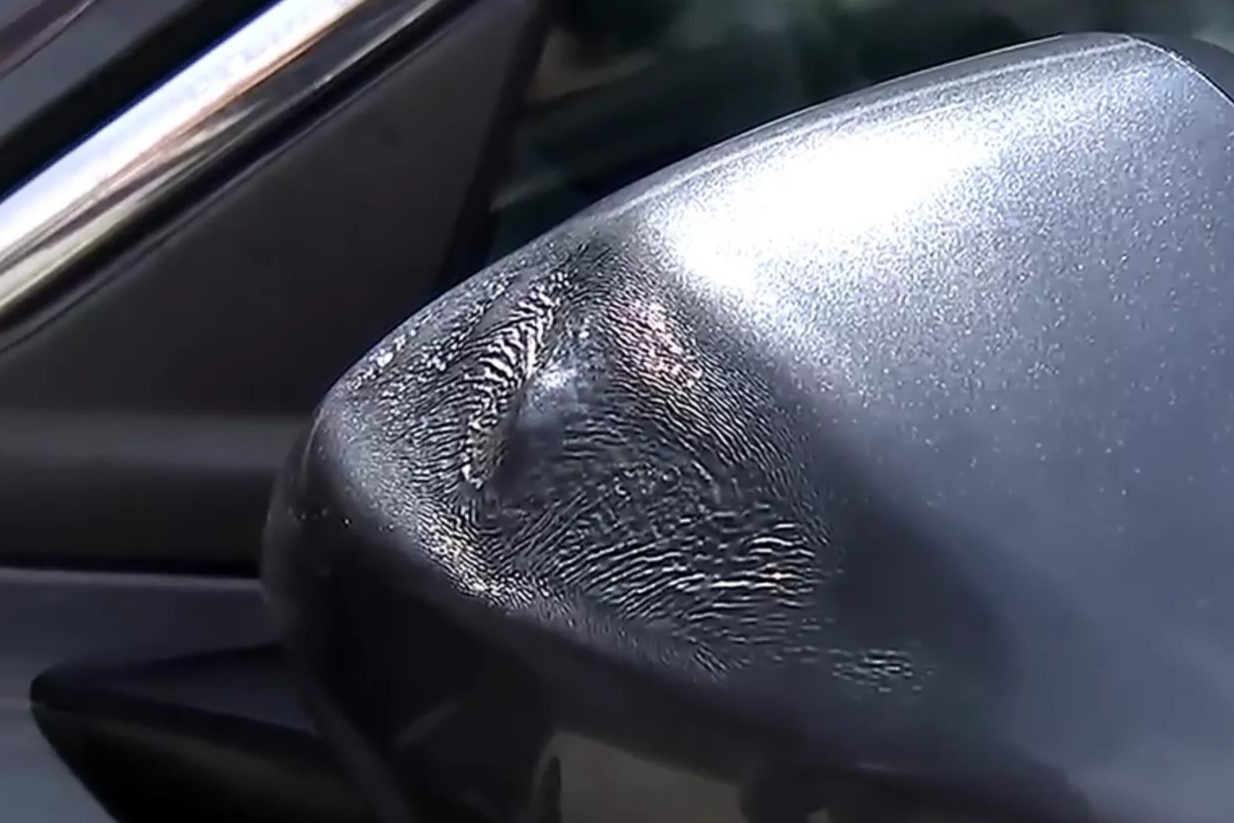 Honda Civic chay nhua khi do ngoai troi tai My, hang tu choi bao hanh hinh anh