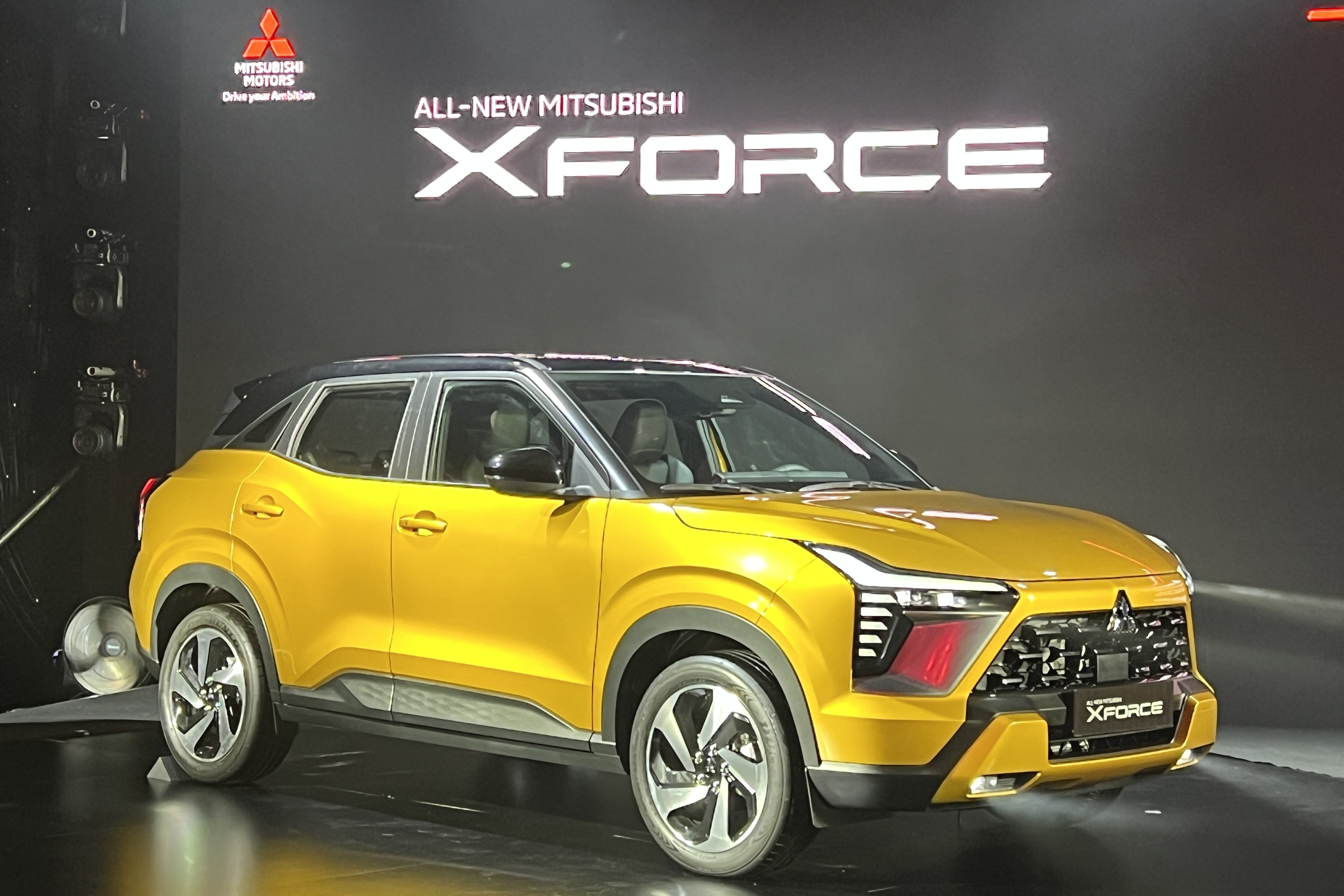 Mitsubishi Xforce ra mat Viet Nam - gia tu 620 trieu dong hinh anh