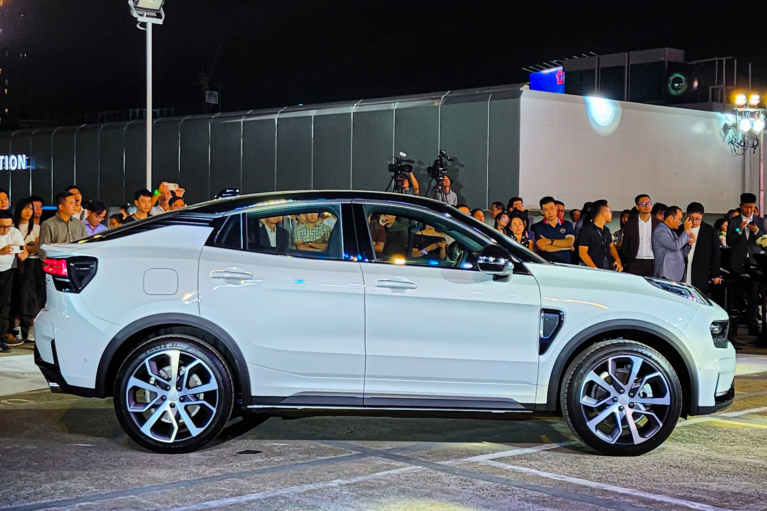 Lynk & Co 05 ảnh 2 Lynk & Co 05 anh 2