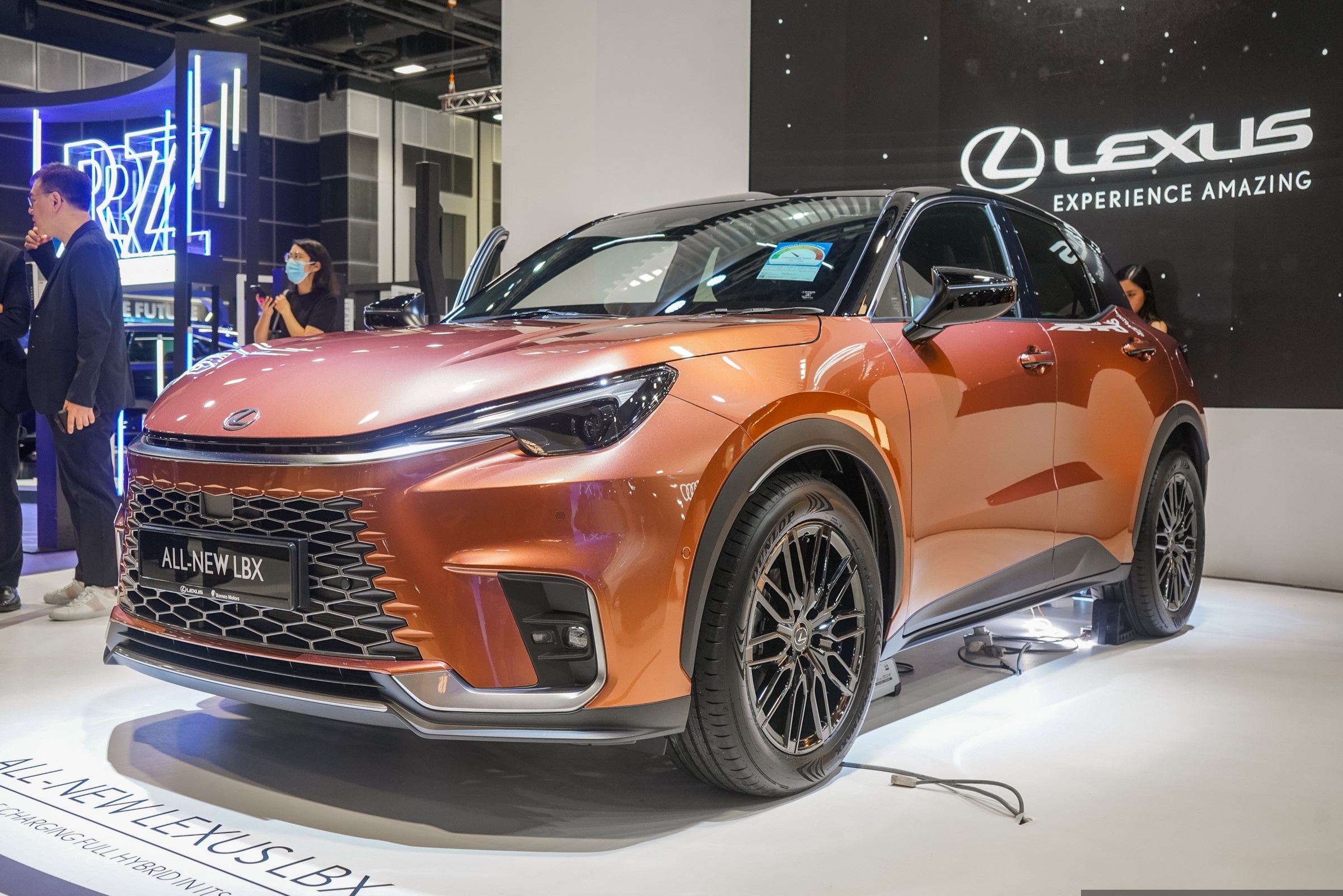 Lexus LBX xuat hien tai DNA - SUV hang B gia gan 160.000 USD hinh anh