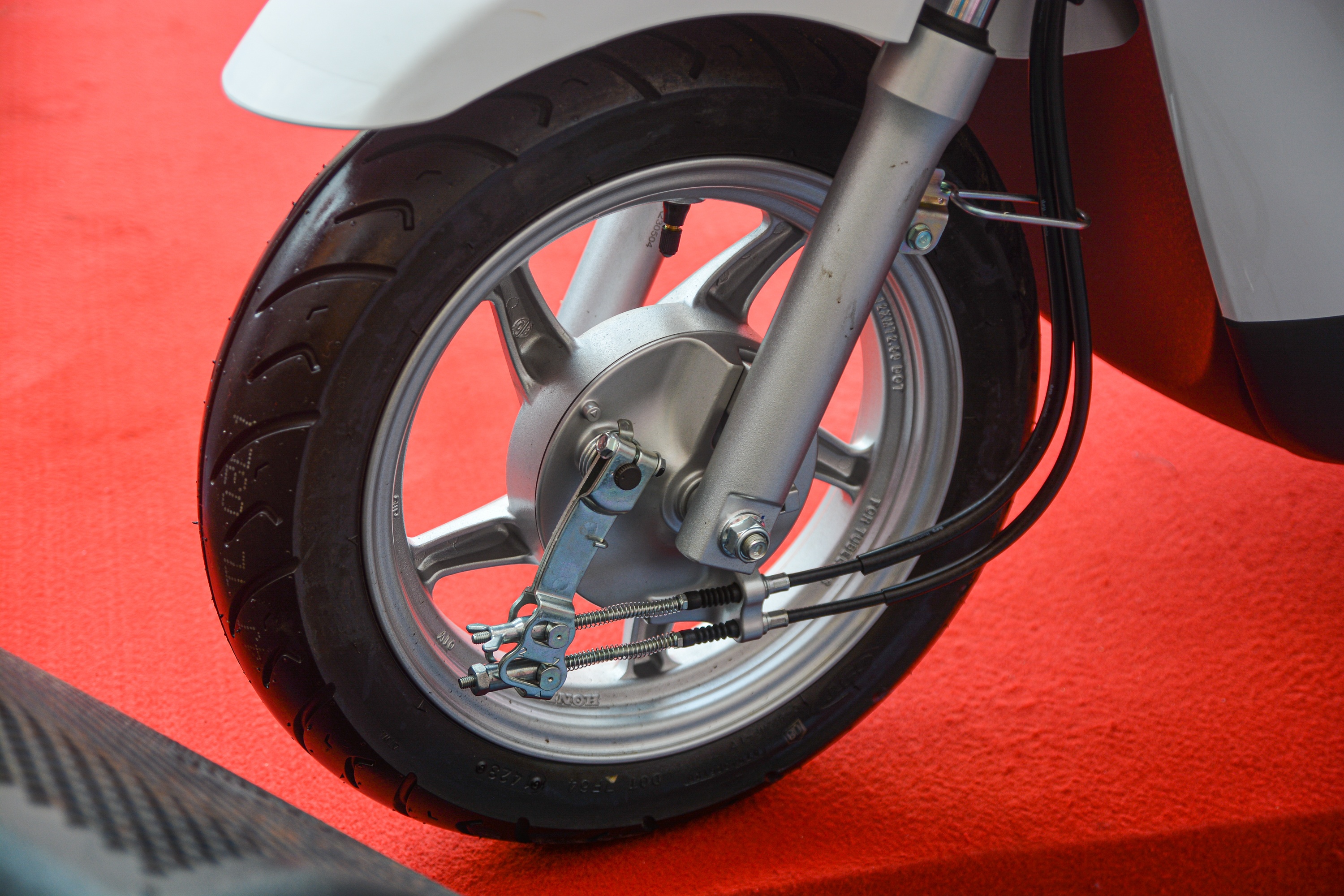 Xe dien Honda Benly e anh 4