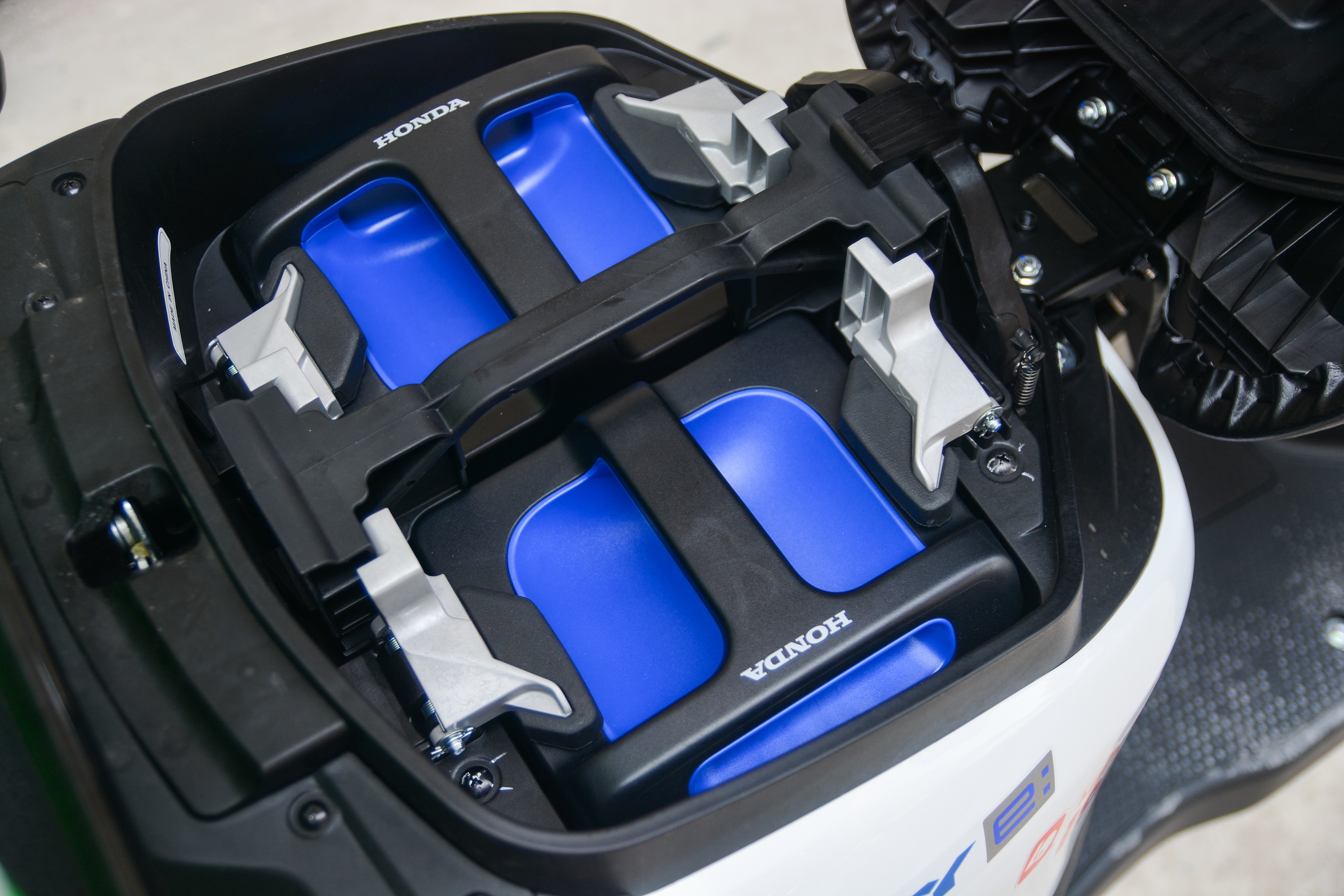 Xe dien Honda Benly e anh 11