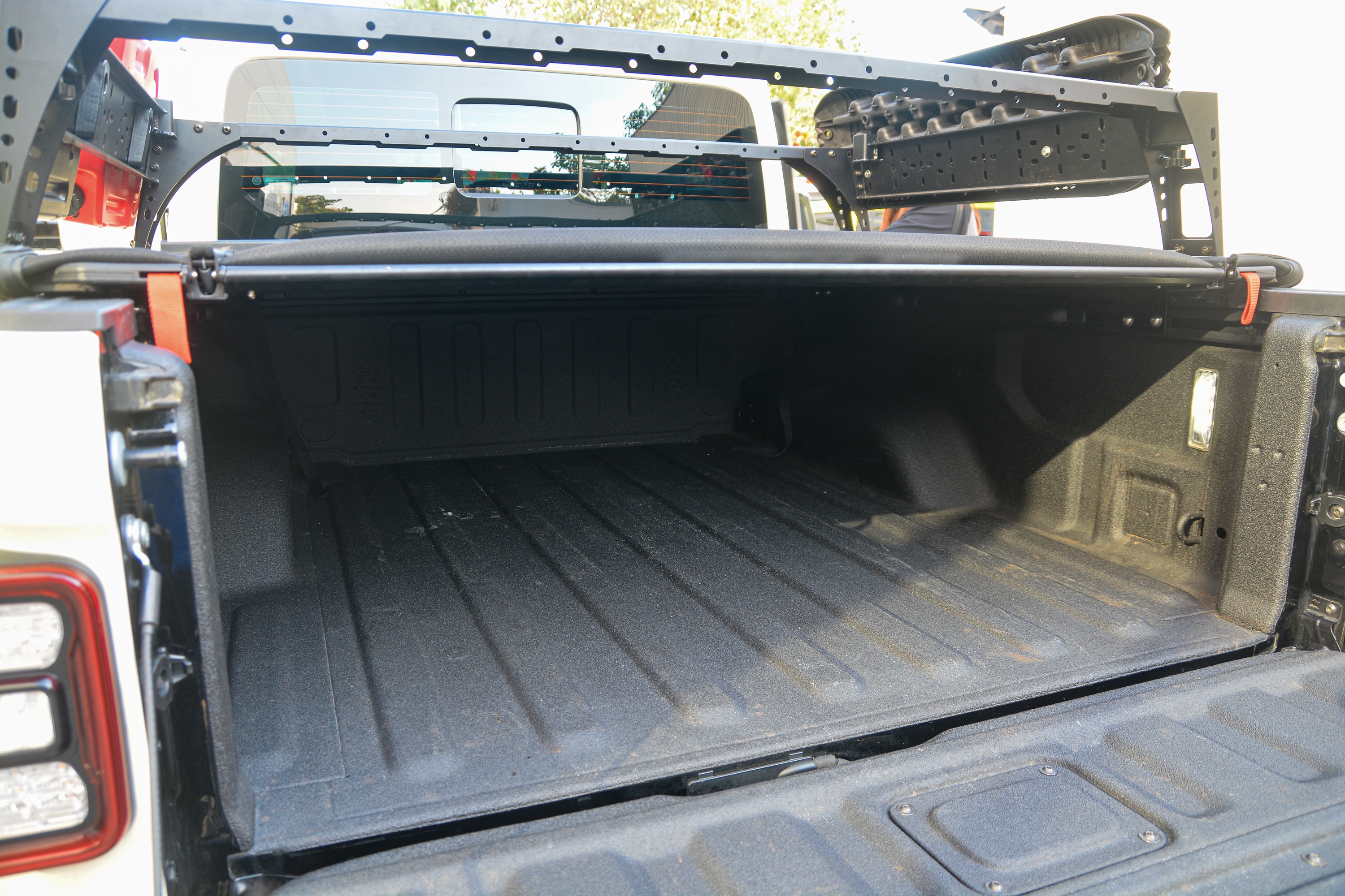 Ngo Thanh Van mua xe anh 7