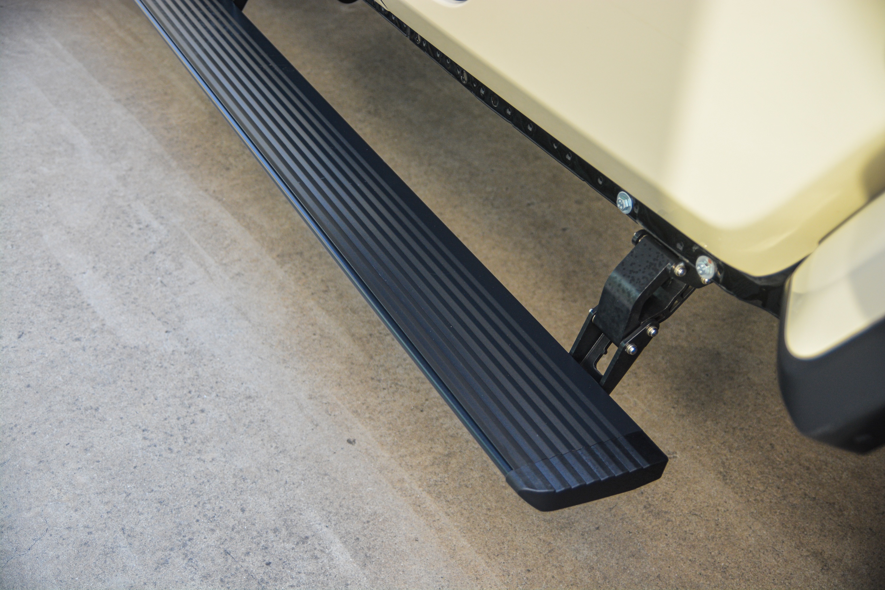 Ngo Thanh Van mua xe anh 6