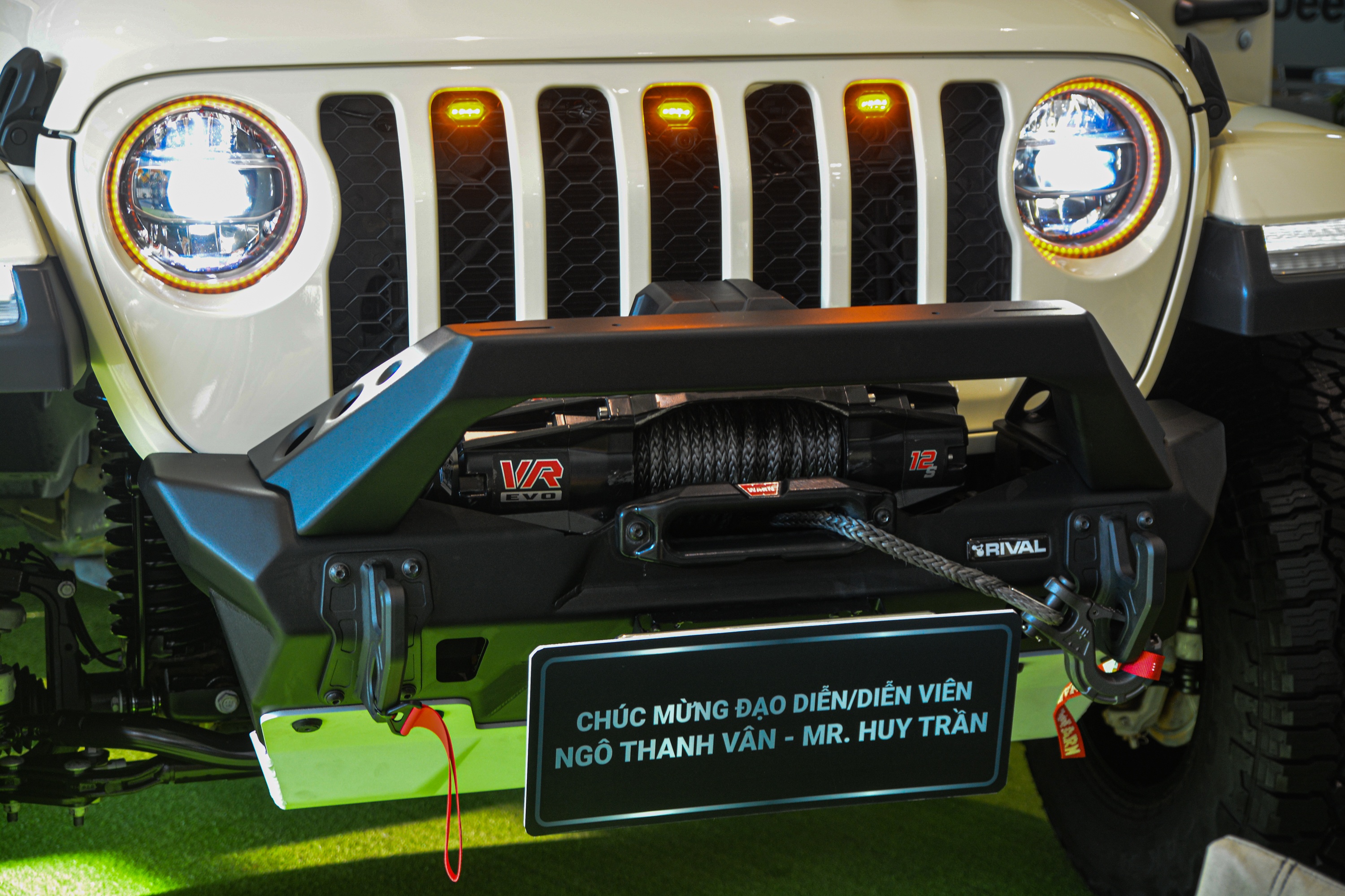 Ngo Thanh Van mua xe anh 3