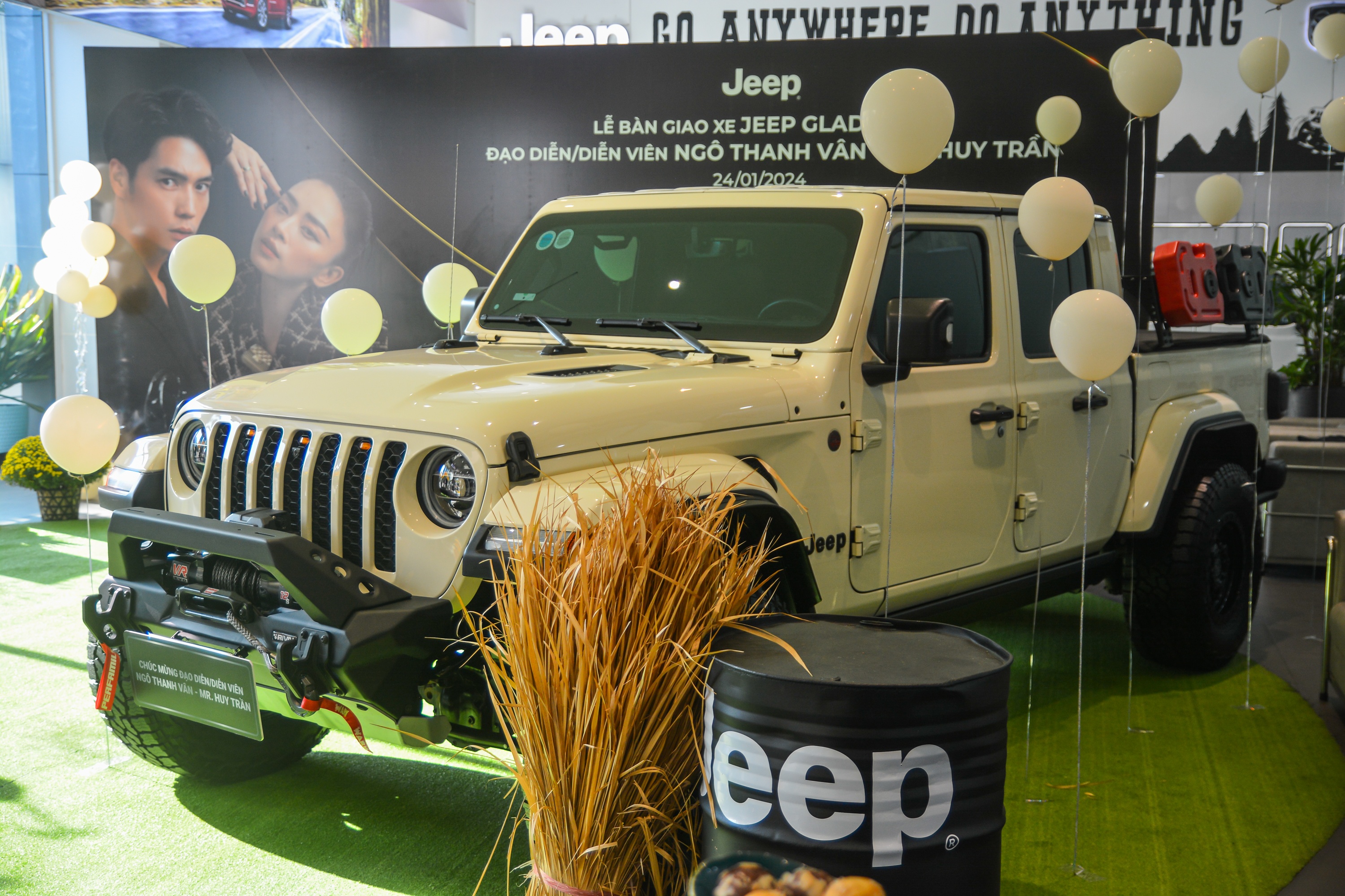 Ngo Thanh Van tau xe ban tai gia hon 4,2 ty dong hinh anh