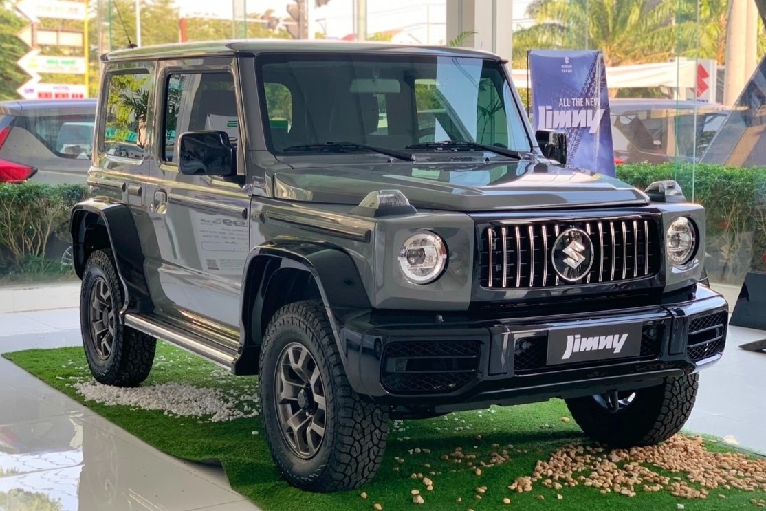 Suzuki Jimny ban do G 63 bat ngo duoc ban tai Viet Nam hinh anh