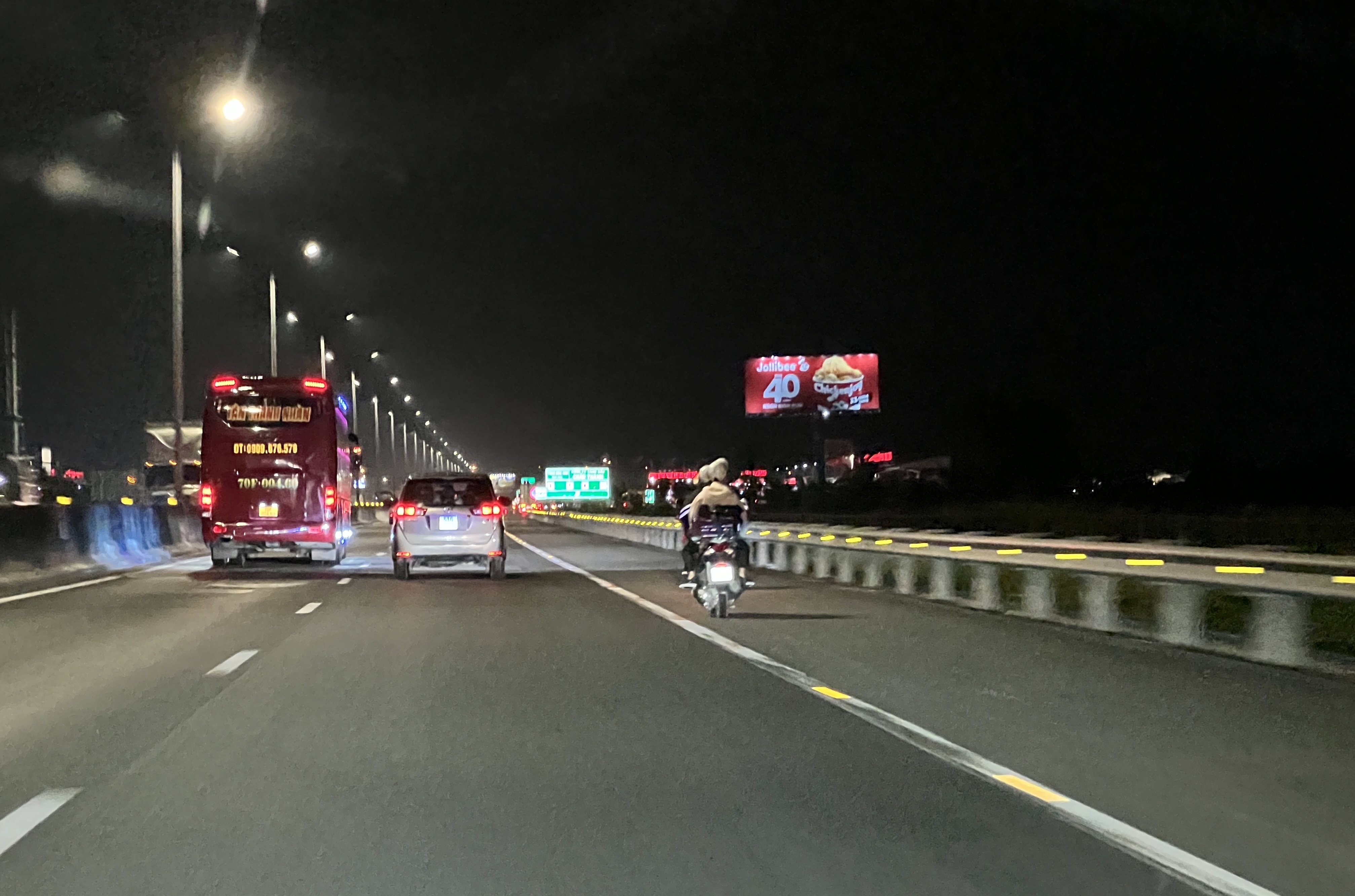 xe may vao cao toc anh 1