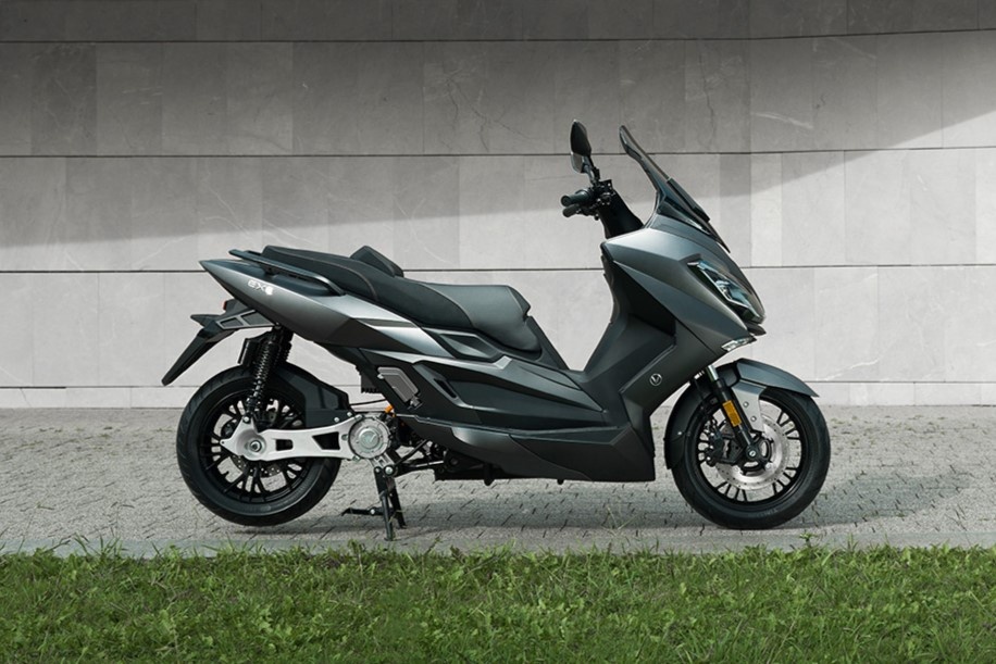 Hang oto Trung Quoc BYD san xuat ca xe may dien hinh anh