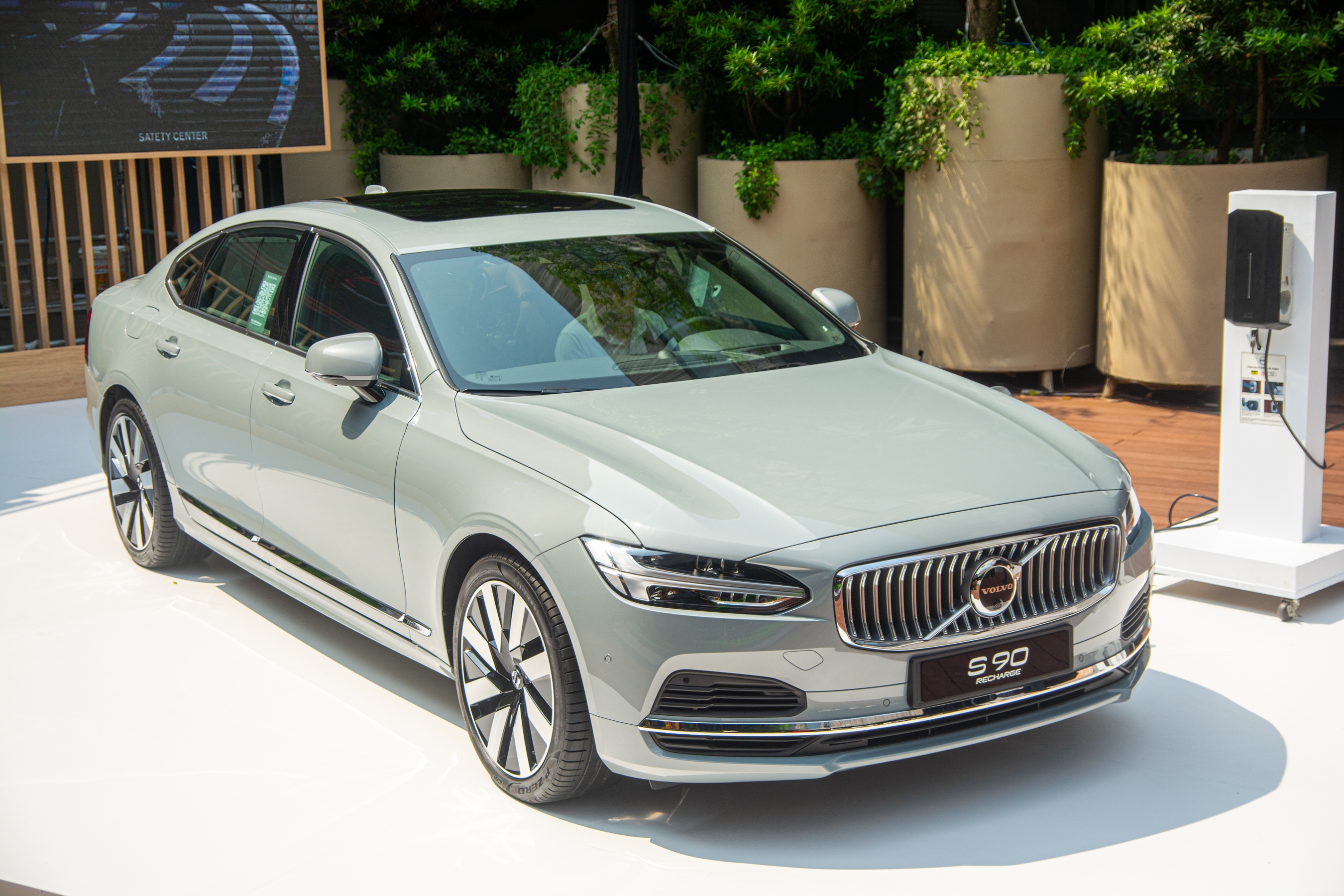 Volvo S90 Recharge mo ban tai Viet Nam, gia gan 3 ty dong hinh anh