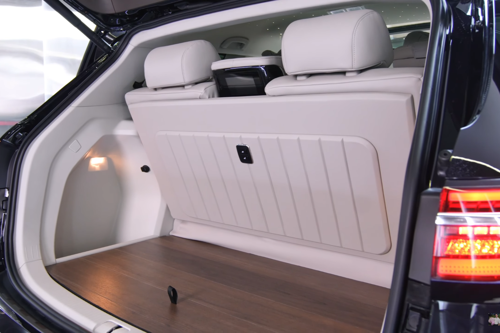 Tran Thanh mua xe Volkswagen anh 6