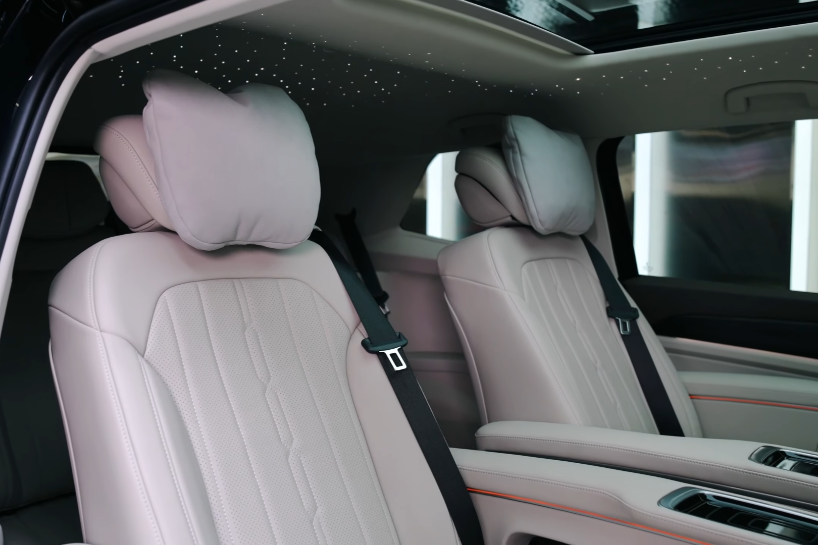 Tran Thanh mua xe Volkswagen anh 8