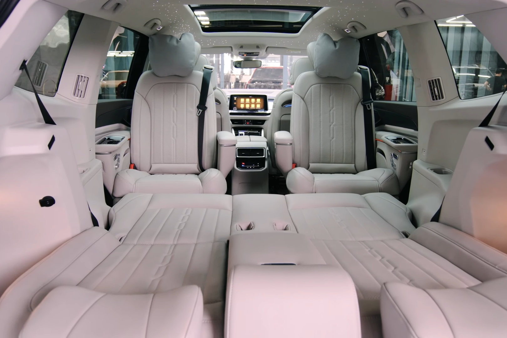 Tran Thanh mua xe Volkswagen anh 7