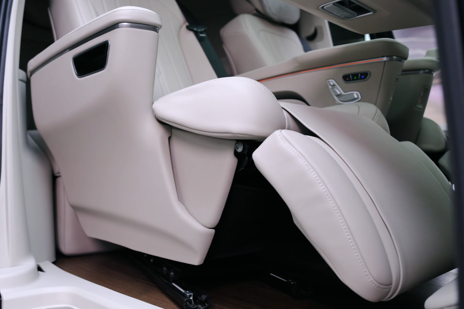 Tran Thanh mua xe Volkswagen anh 3