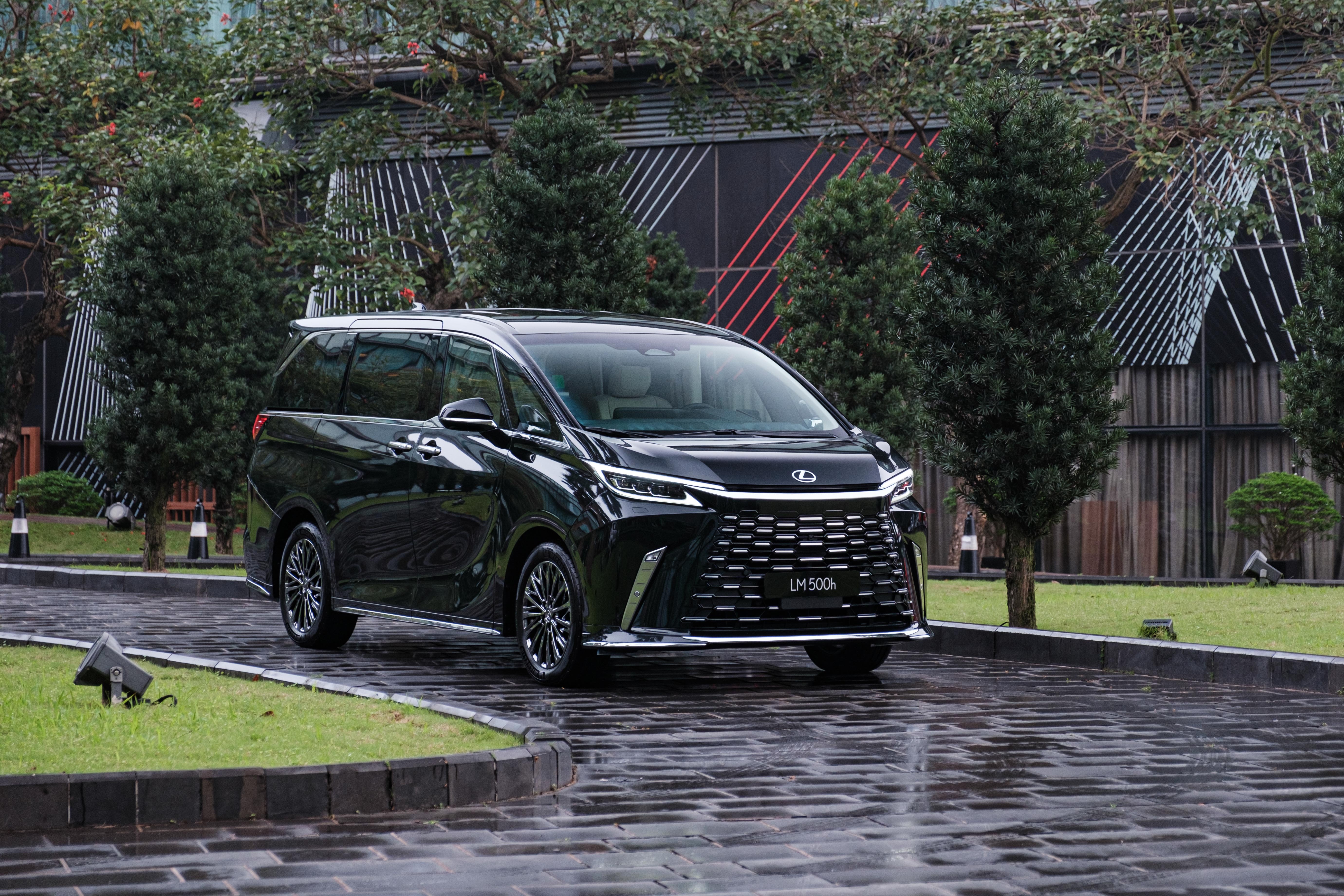 Lexus LM 500h mo ban anh 11