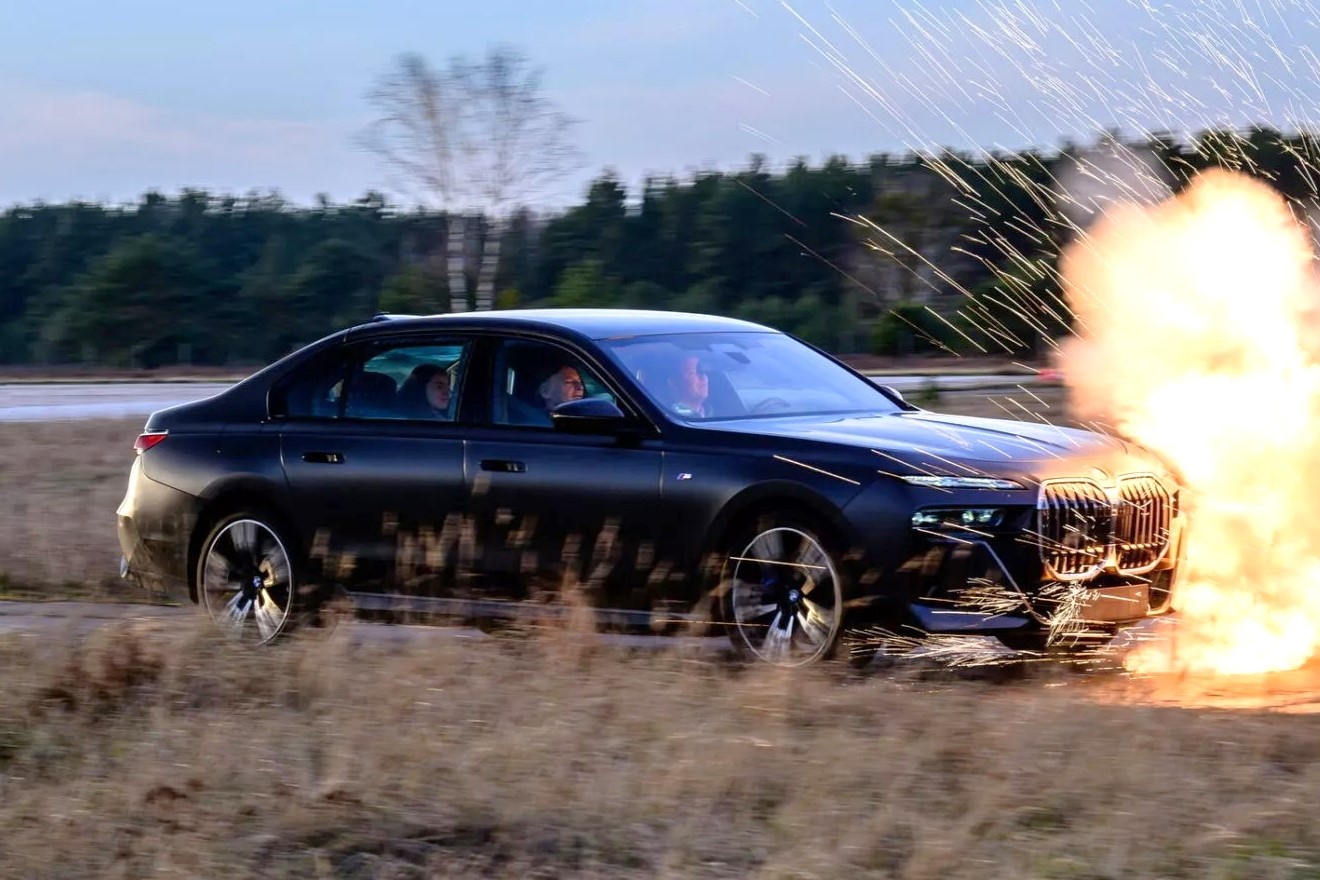 Chiec xe dien danh cho yeu nhan dau tien tren the gioi hinh anh