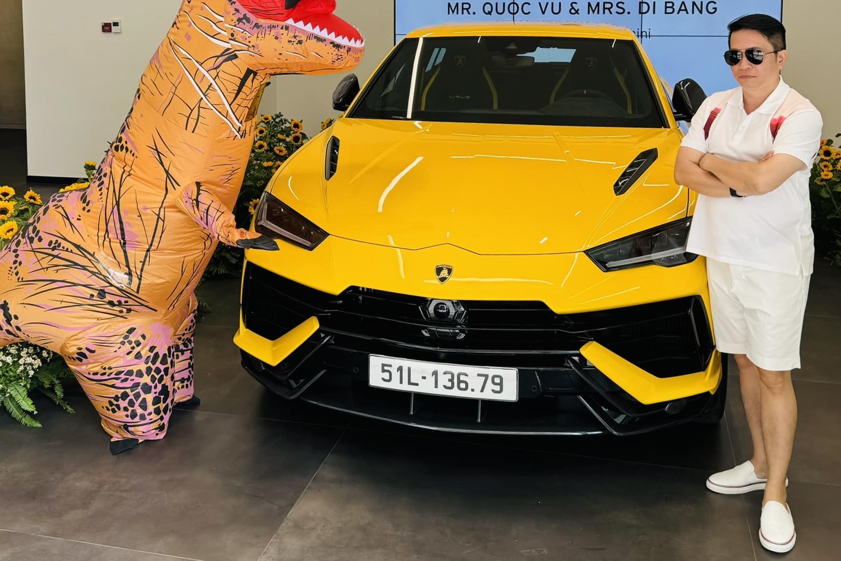 Chong Doan Di Bang mua sieu SUV Lamborghini Urus gia hon 16 ty dong hinh anh