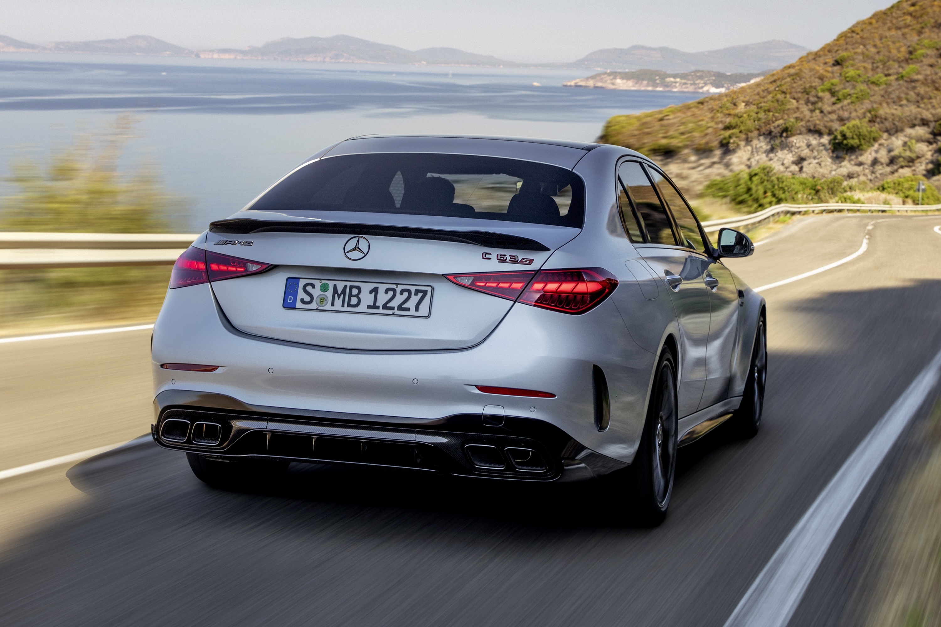 Giá C63 S E Performance ảnh 3 Gia C63 S E Performance anh 3