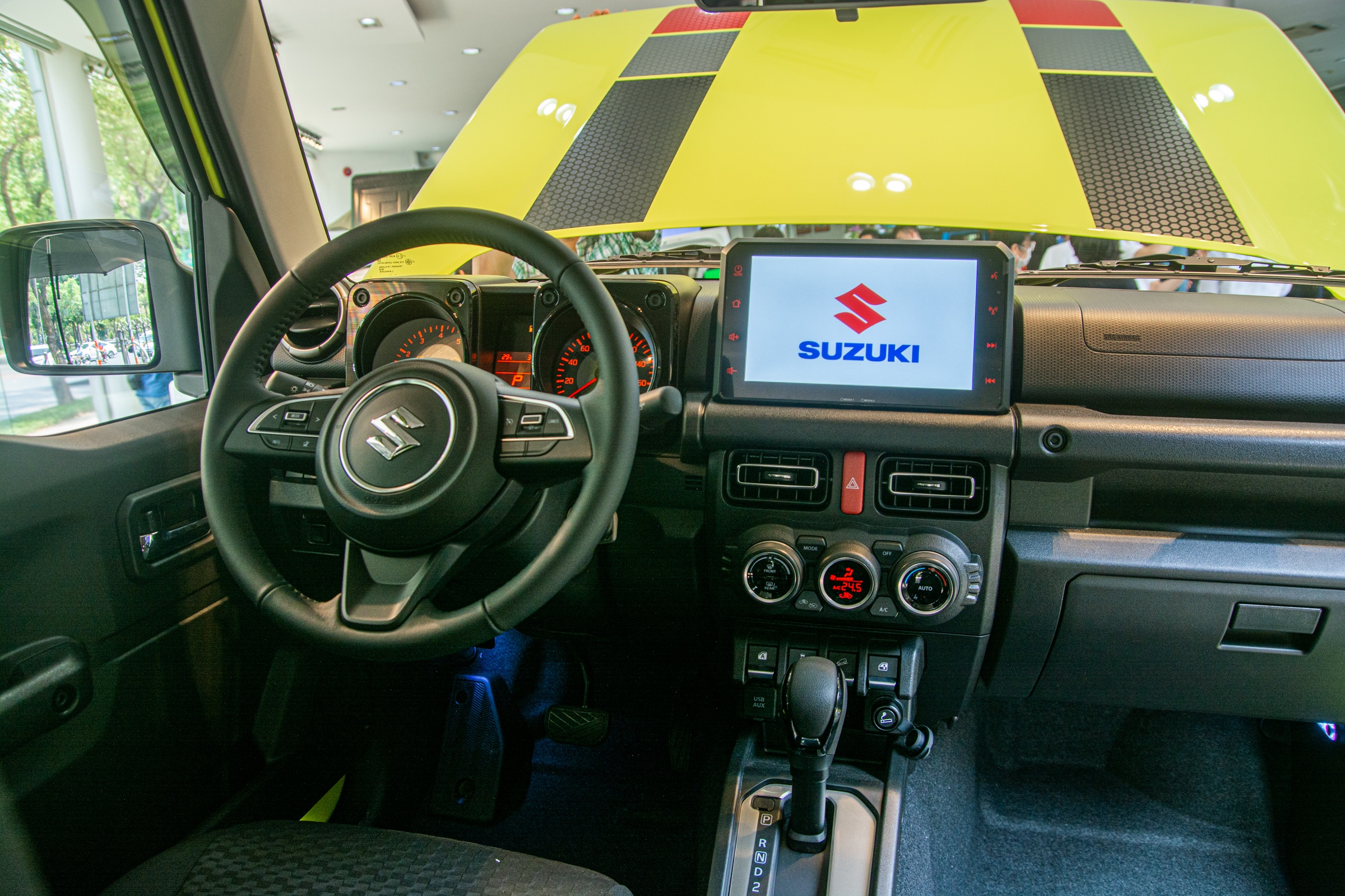 Suzuki Jimny mở bán ảnh 7 Suzuki Jimny mo ban anh 7