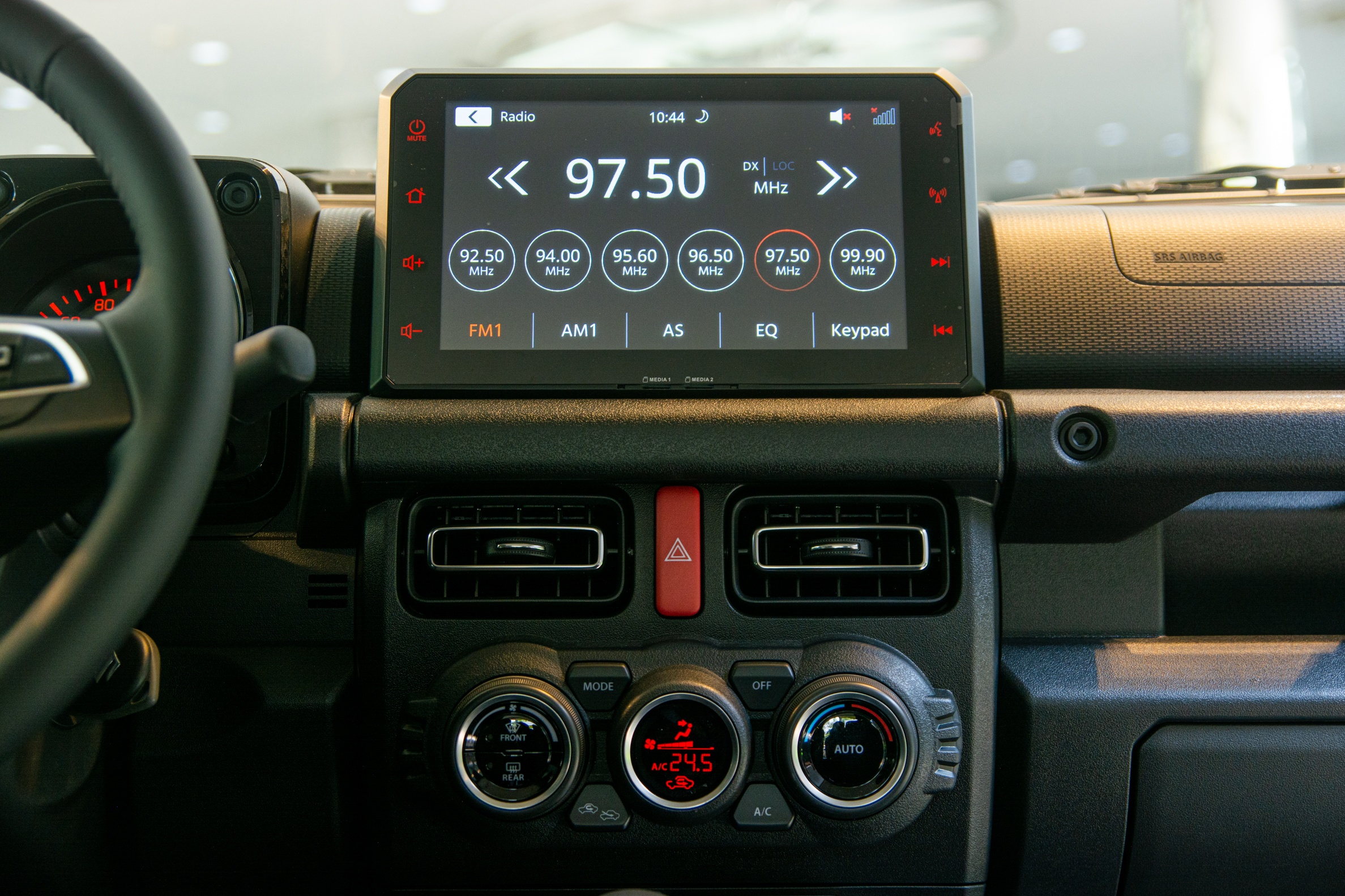 Suzuki Jimny mở bán ảnh 9 Suzuki Jimny mo ban anh 9