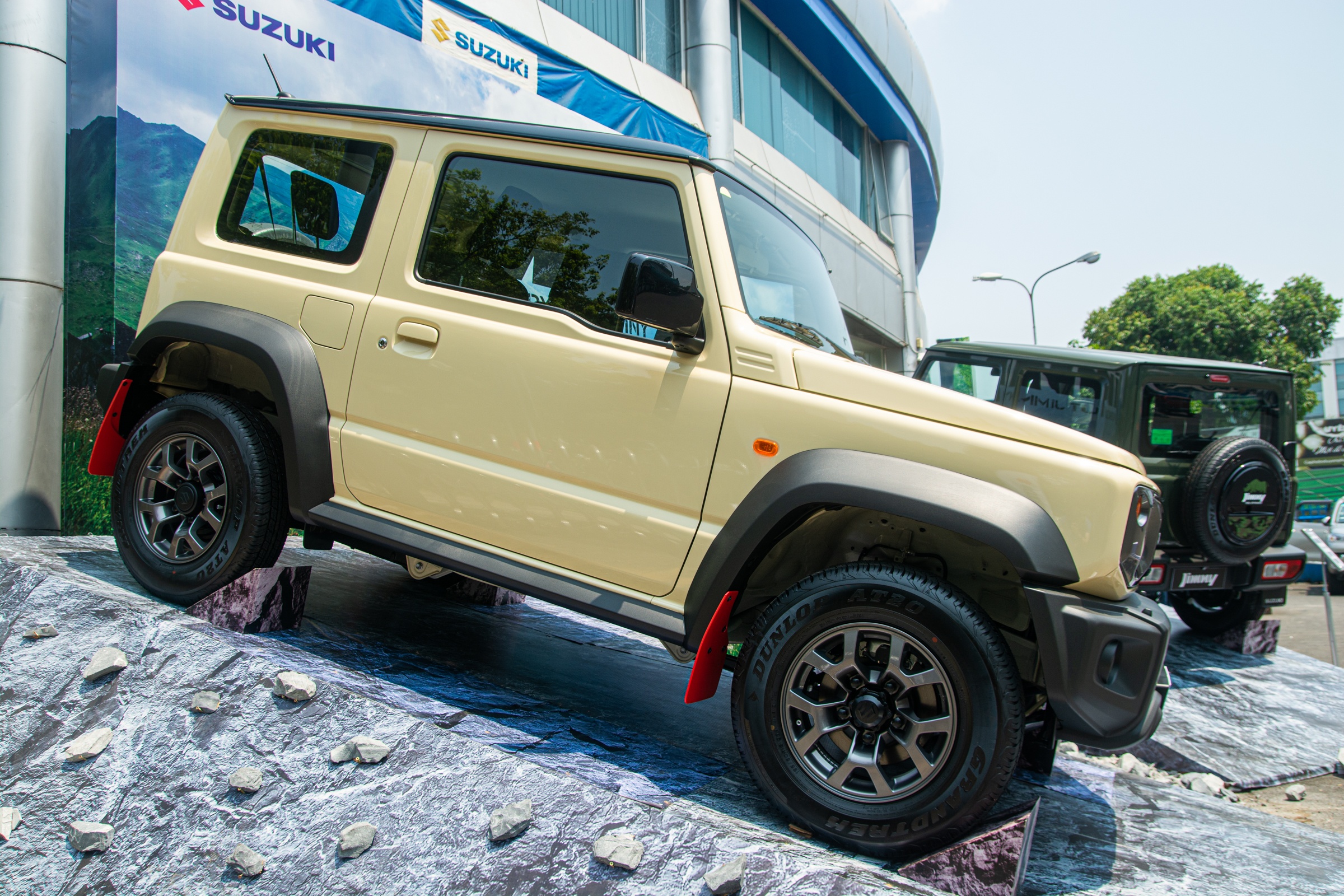 Suzuki Jimny mở bán ảnh 2 Suzuki Jimny mo ban anh 2