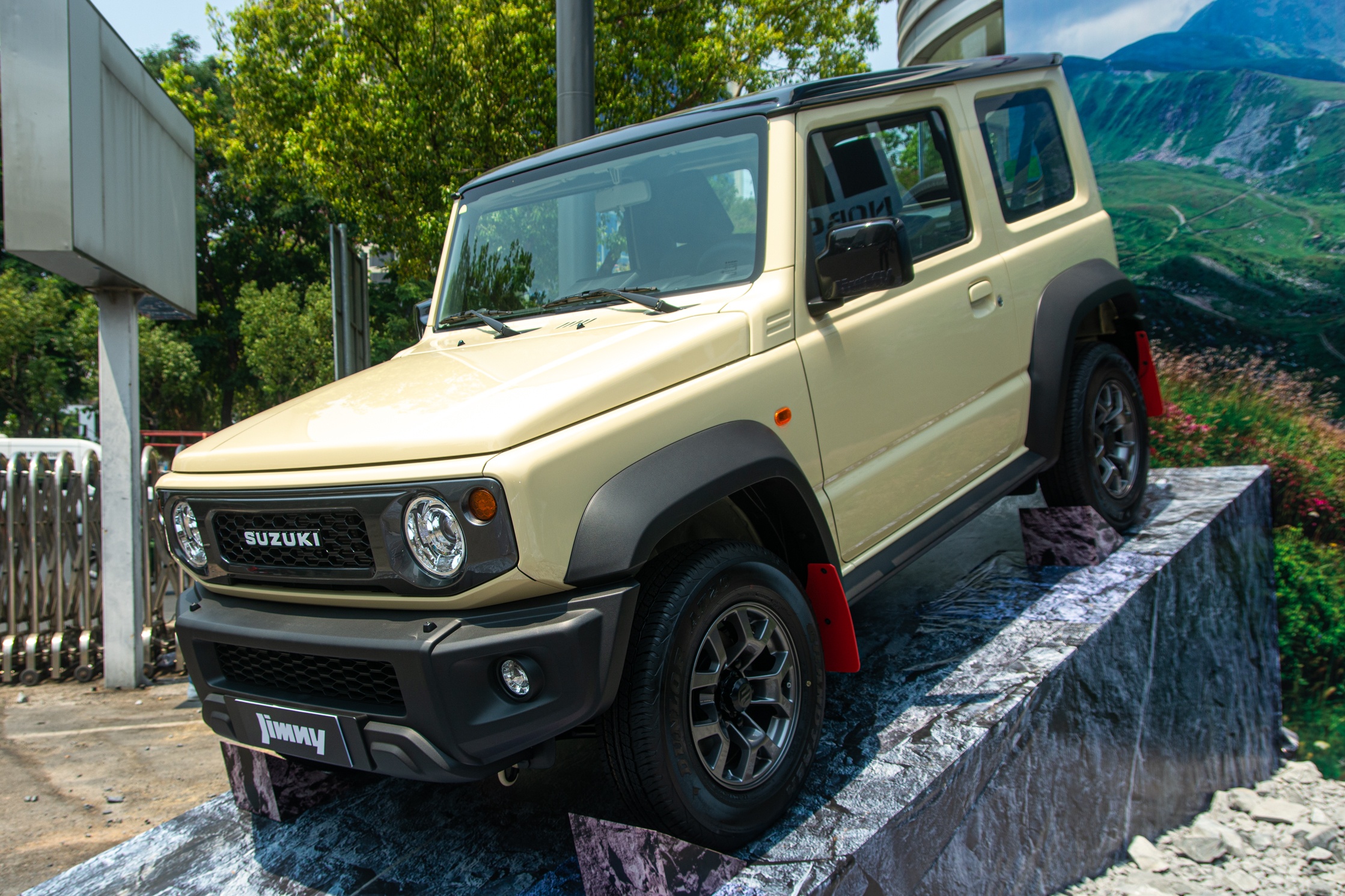 Suzuki Jimny mở bán ảnh 1 Suzuki Jimny mo ban anh 1
