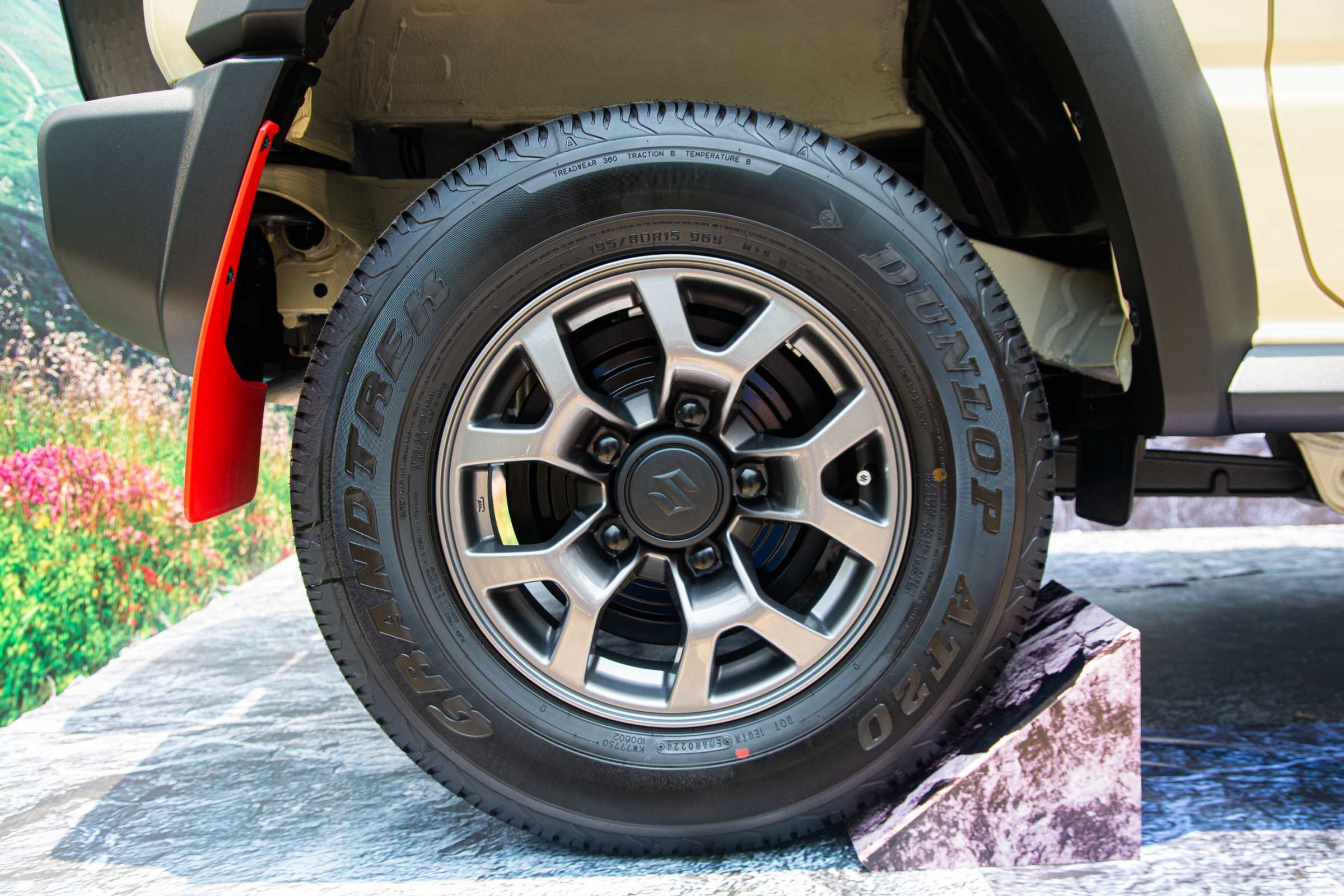 Suzuki Jimny mở bán ảnh 5 Suzuki Jimny mo ban anh 5