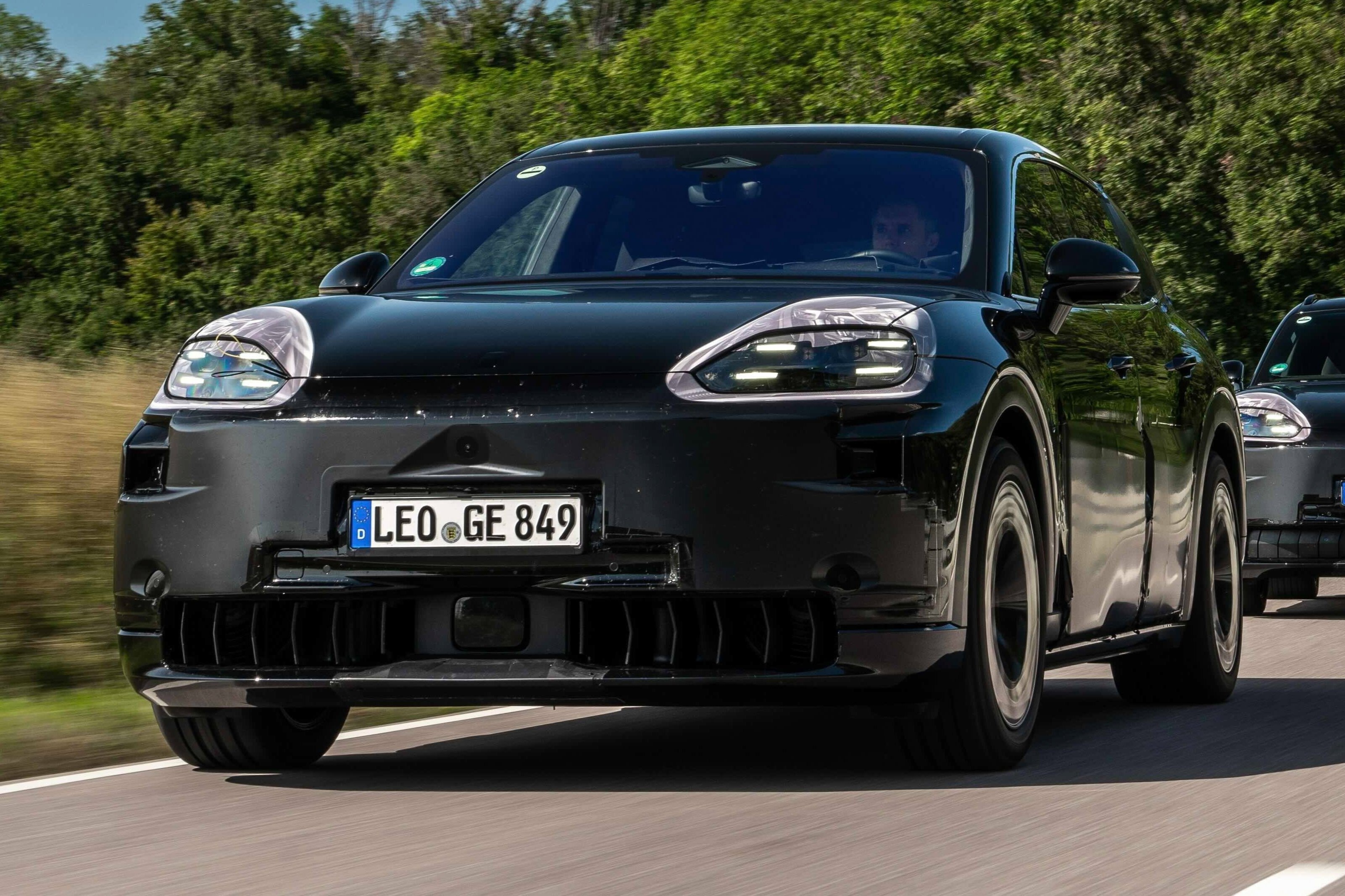 Hinh anh dau tien cua Porsche Cayenne thuan dien hinh anh