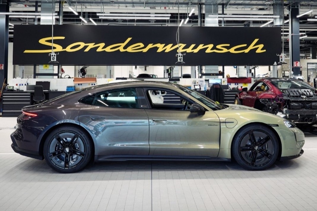 Chiem nguong chiec Porsche Taycan voi mau son doc nhat the gioi hinh anh