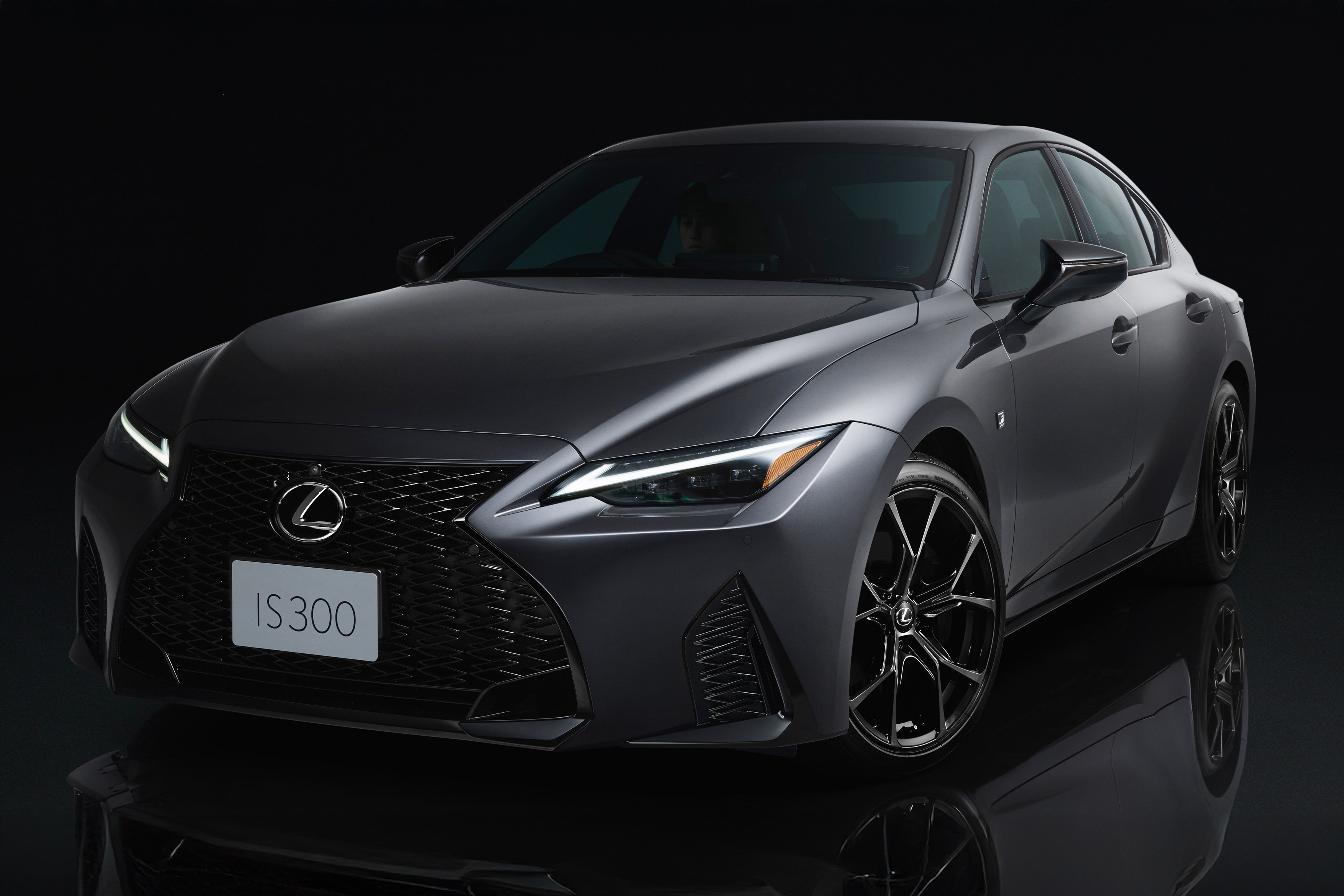 Lexus IS voi goi nang cap dac biet danh rieng cho khach hang Nhat Ban hinh anh