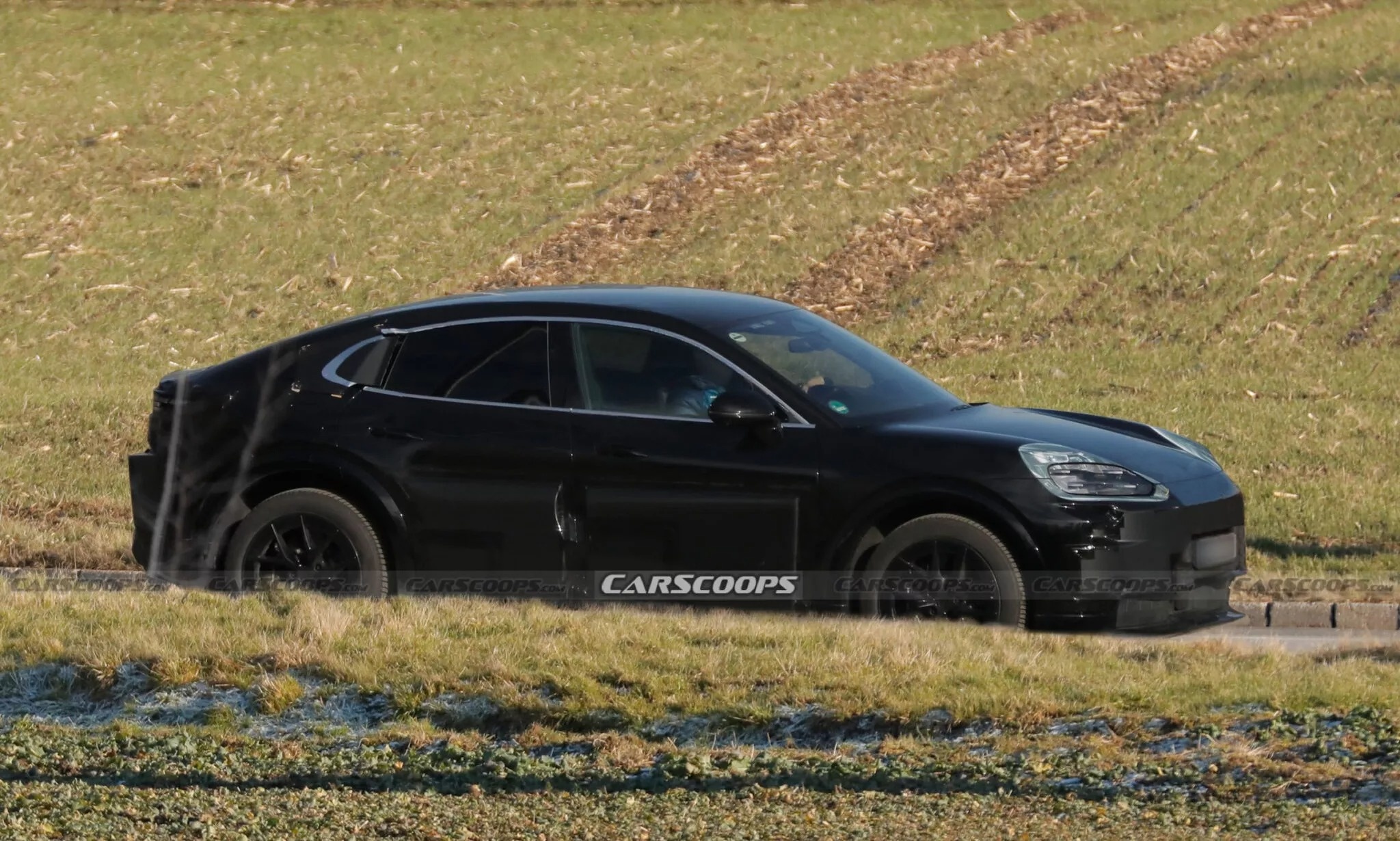 Porsche Cayenne Electric lo dien anh 1