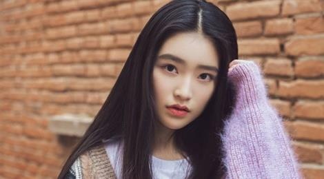 Sao nhi Trung Quoc khoe nhan sac o tuoi 17 hinh anh